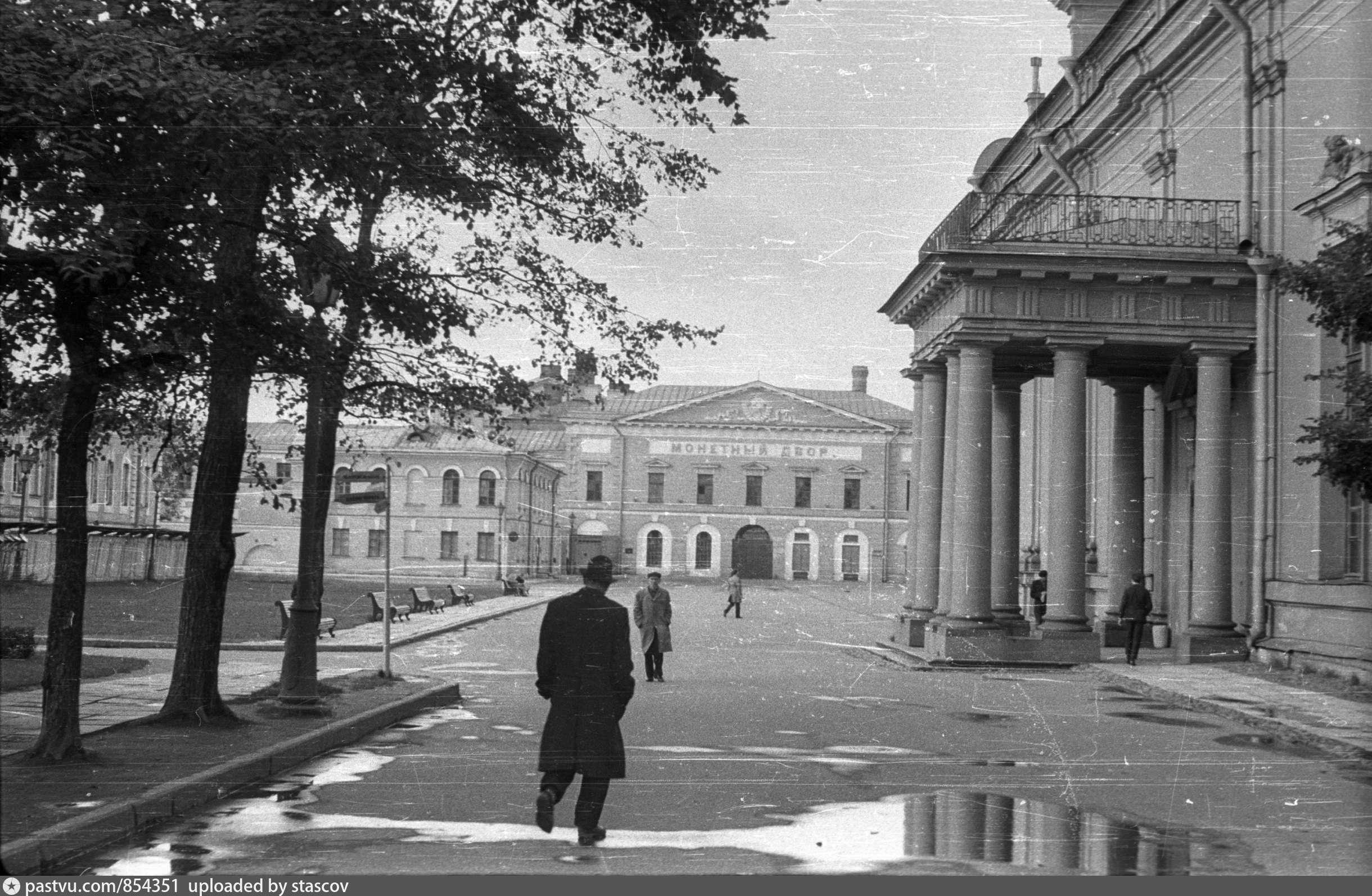 Советский ленинградский. Ленинград 1966. Ленинград дворы. Санкт-Петербург 1966 года. Советские дворы в Ленинграде.