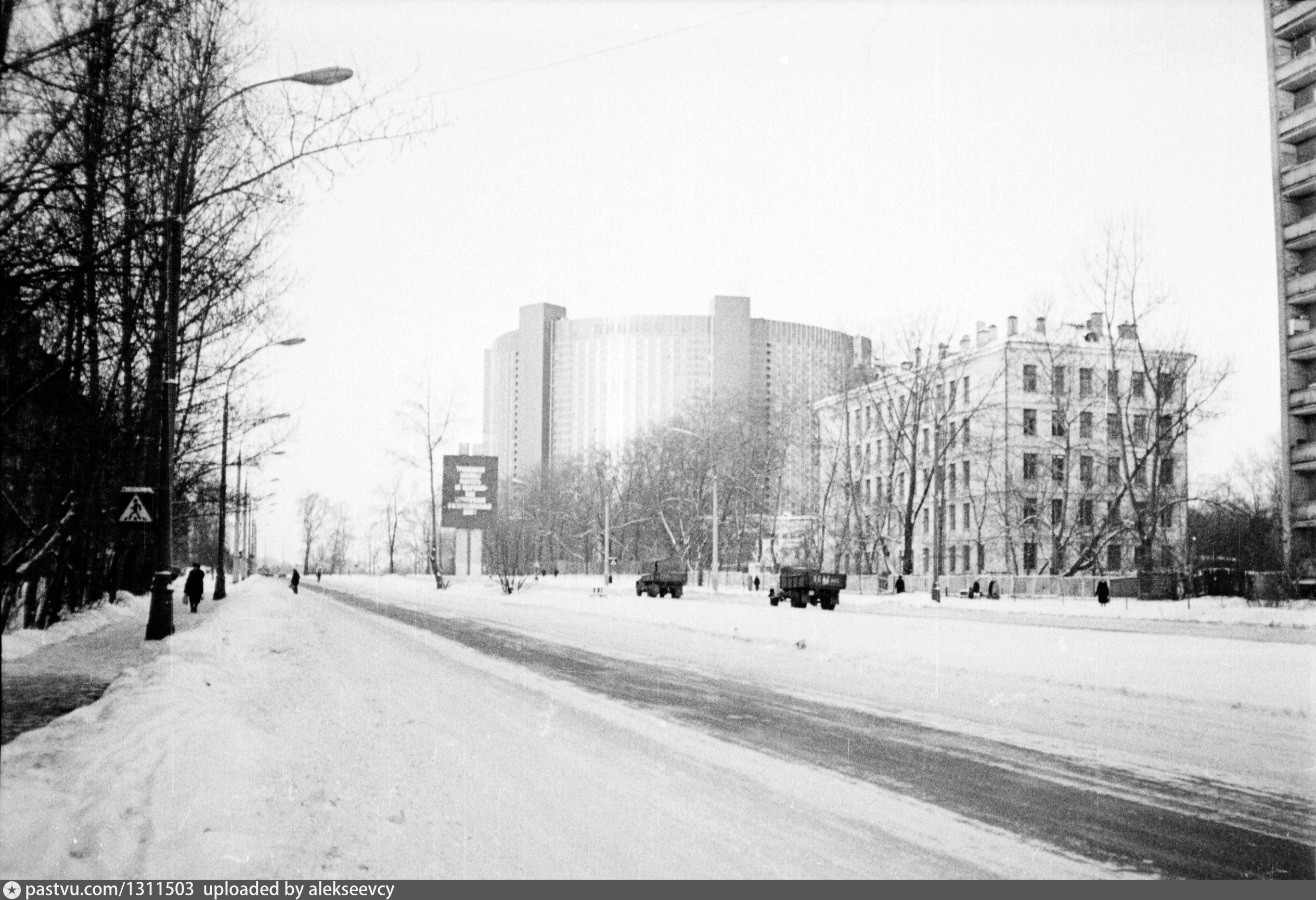 Улица космонавтов. 1966 Улица Космонавтов. Гостиница космос pastvu. Школа 277 Космонавтов. Школа Космонавтов в Москве.