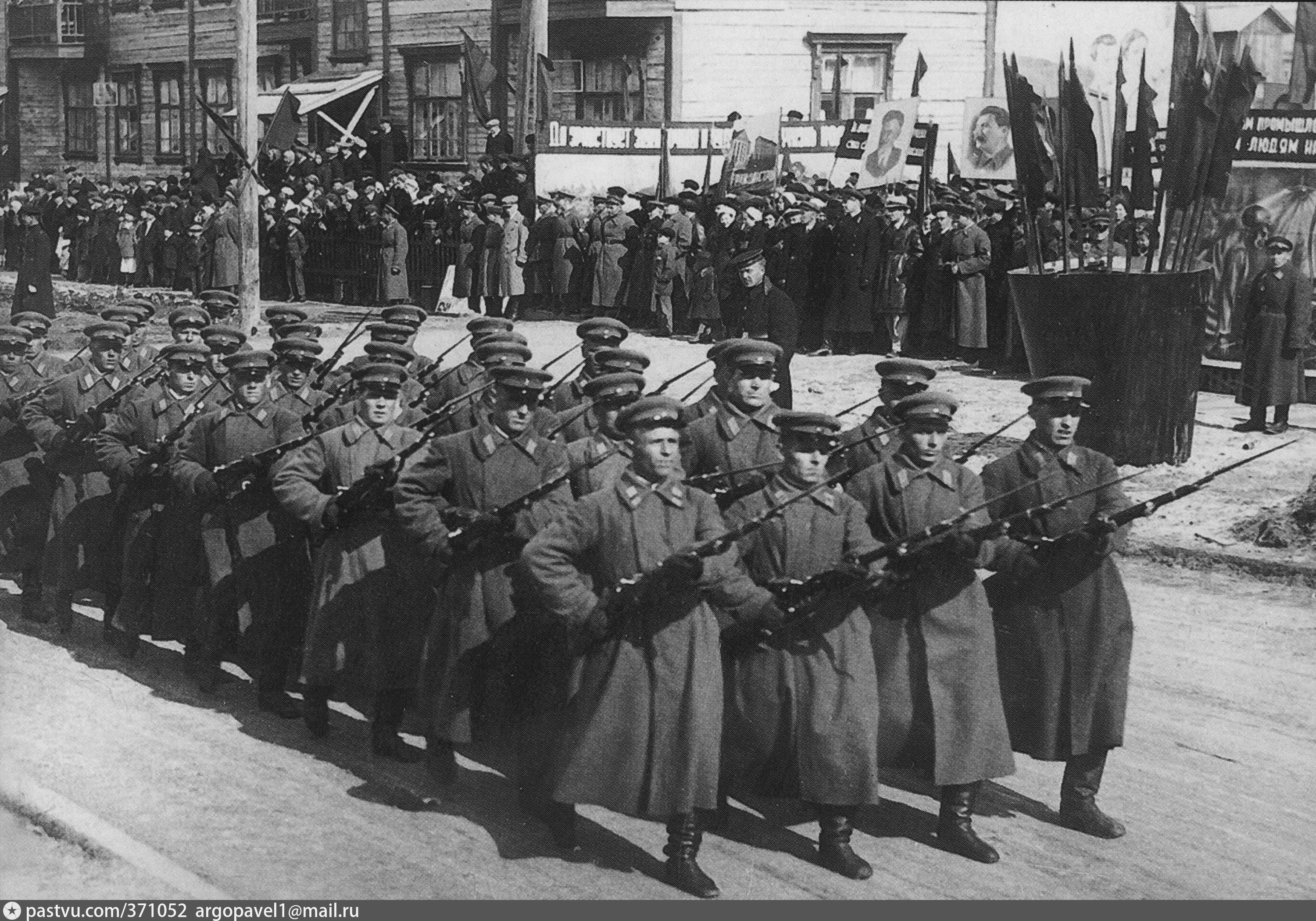 1 мая 1939. Первомайский парад 1941 года в Москве. 1 Мая 1941 года нацисты на параде в Москве. Молотовск в годы войны 1941-1945. Парад 1940.