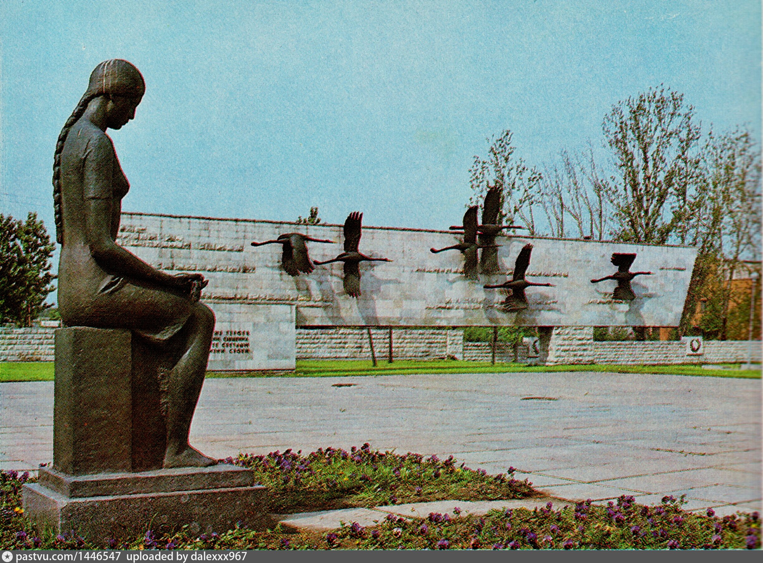 Памятник мемориал журавли. Невский мемориал Журавли в Санкт-Петербурге. Невский мемориал «Журавли». Мемориал Журавли. Памятник Журавли Невский район.