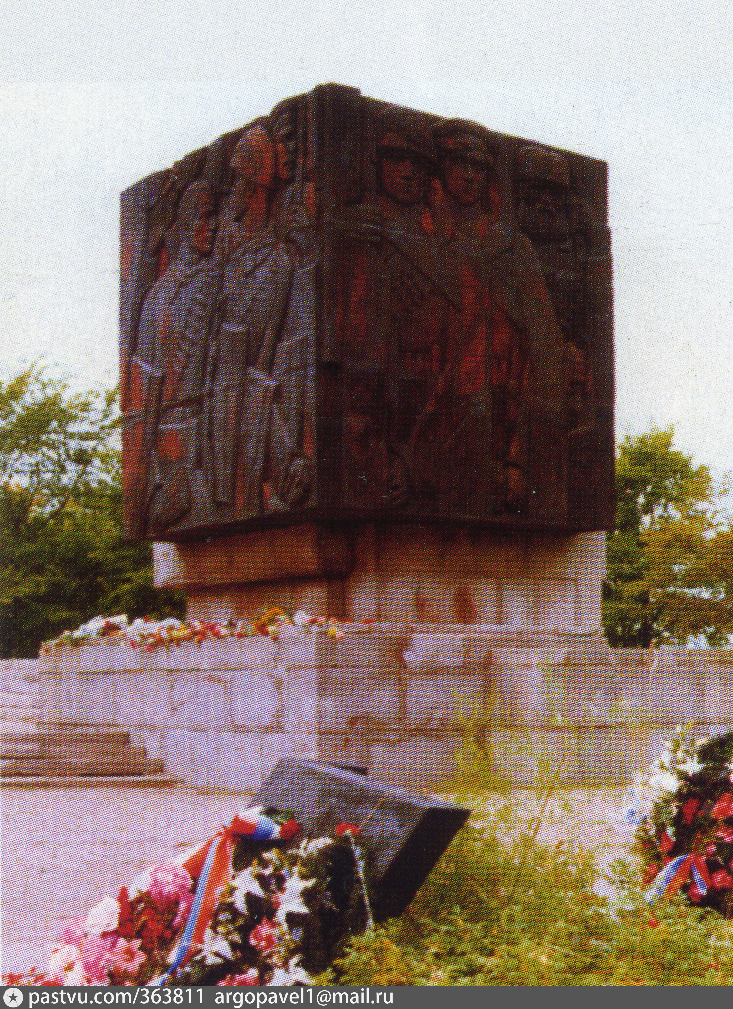 Рубежный камень на невском пятачке. Невский Пятачок мемориальный комплекс. Невский Пятачок памятник. Памятнике «Рубежный камень» на «Невском пятачке».