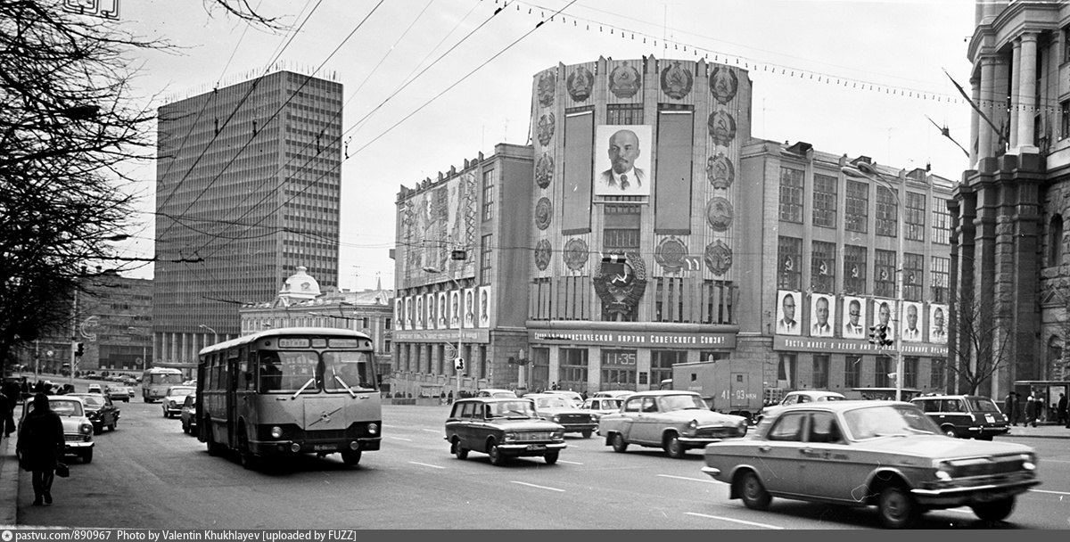 1972 год ссср. Москва 1972 год. Москва 1972 год Москва. Октябрьская площадь в Москве 1972г. Фото Москва 1972.