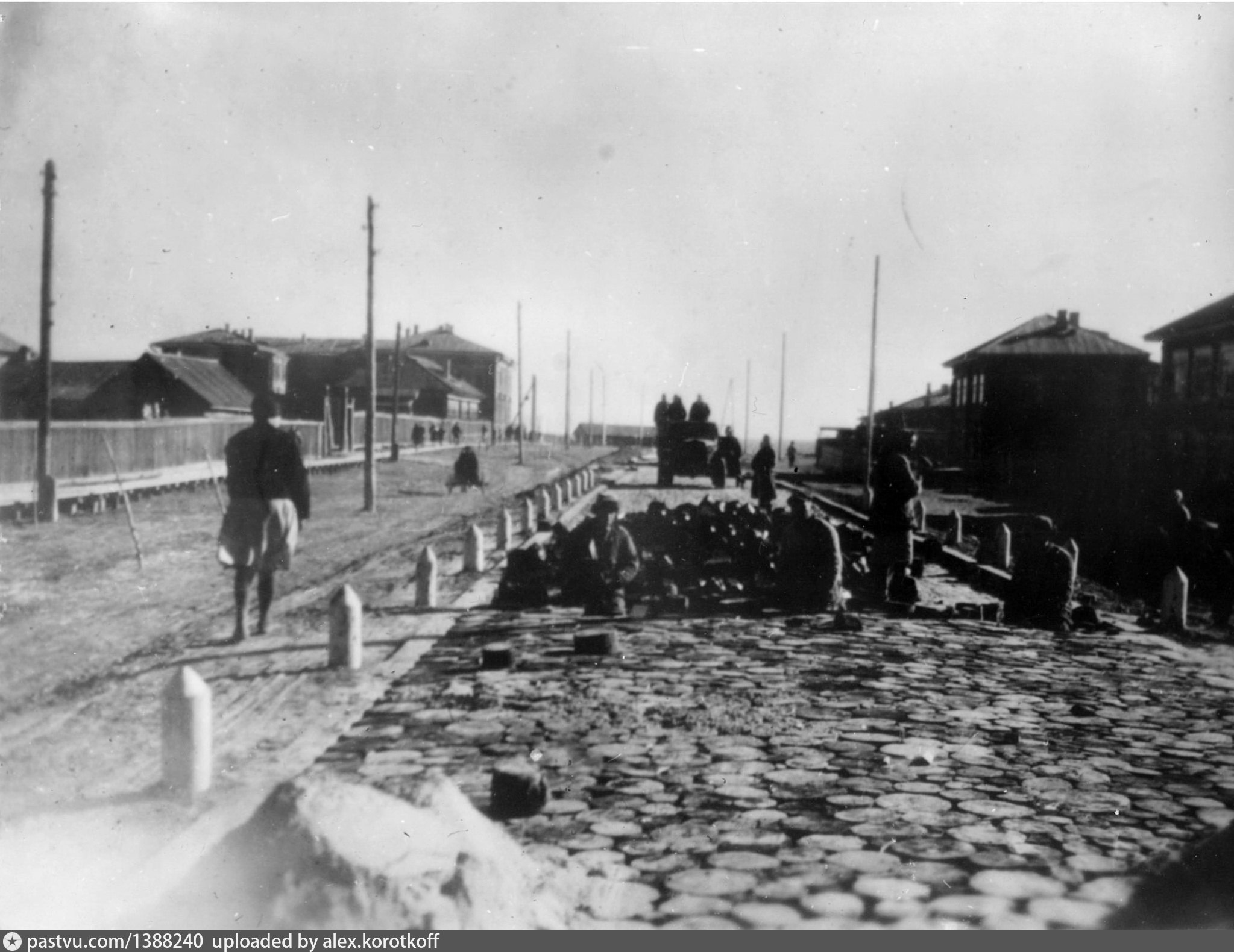 Есть ли в старом. Омск 1930-х годов. Мощеные улицы Томске. Картинки 19 века Колпашево. Чернецкое до пожара в 1930х.