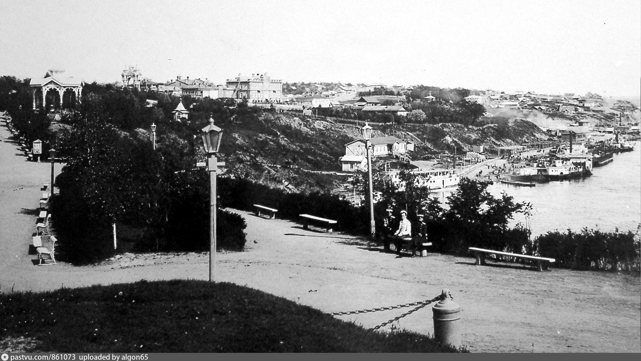 Старый хабаровск фото. Хабаровск генерал-Губернаторский сад. Старые фотографии Хабаровска парк. Фото Хабаровск на старых фотографиях 1 часть. Хабаровск черно белое фото.