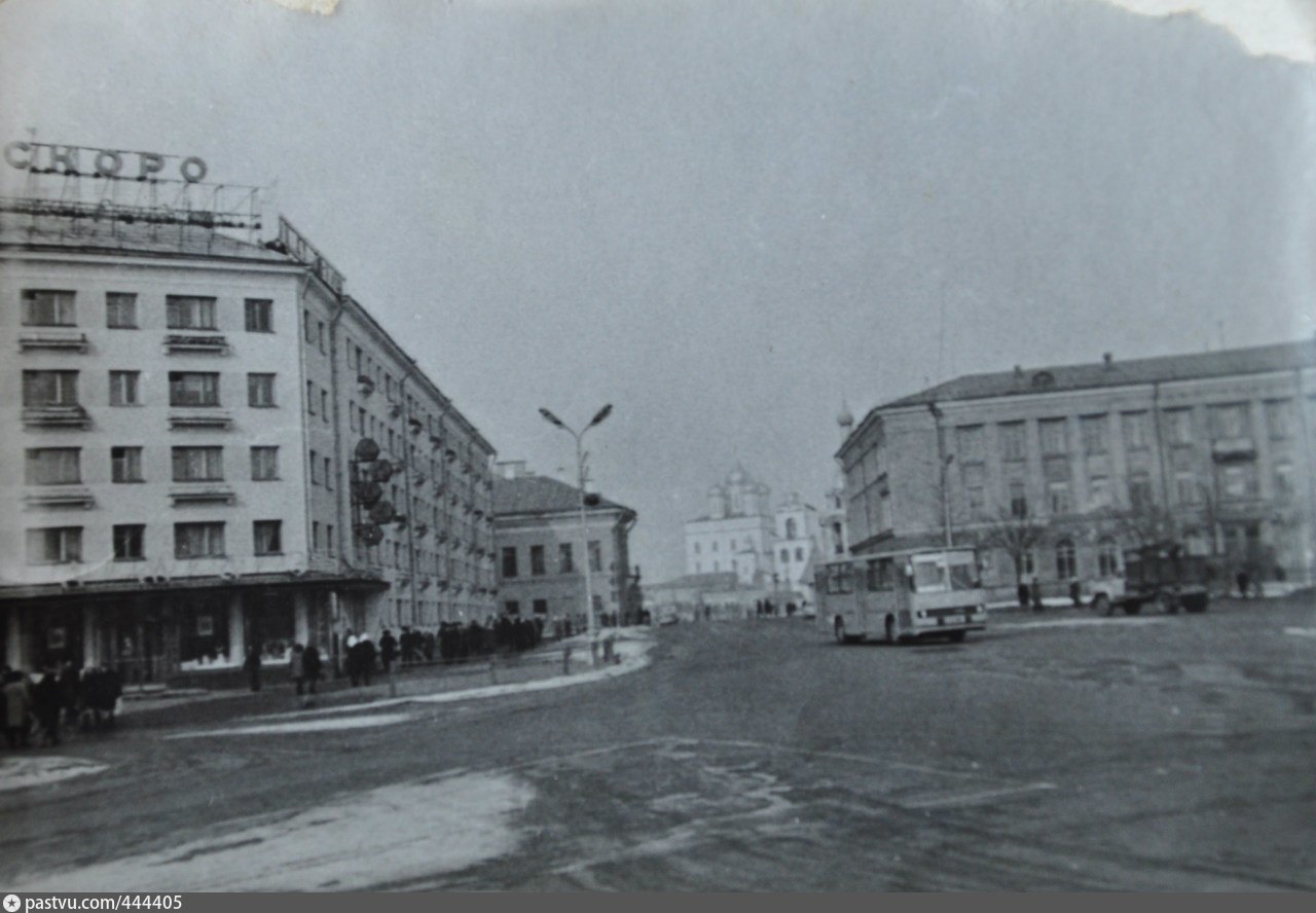 Октябрьская площадь фото. Октябрьская площадь 1958. Октябрьская площадь ковров 1800.