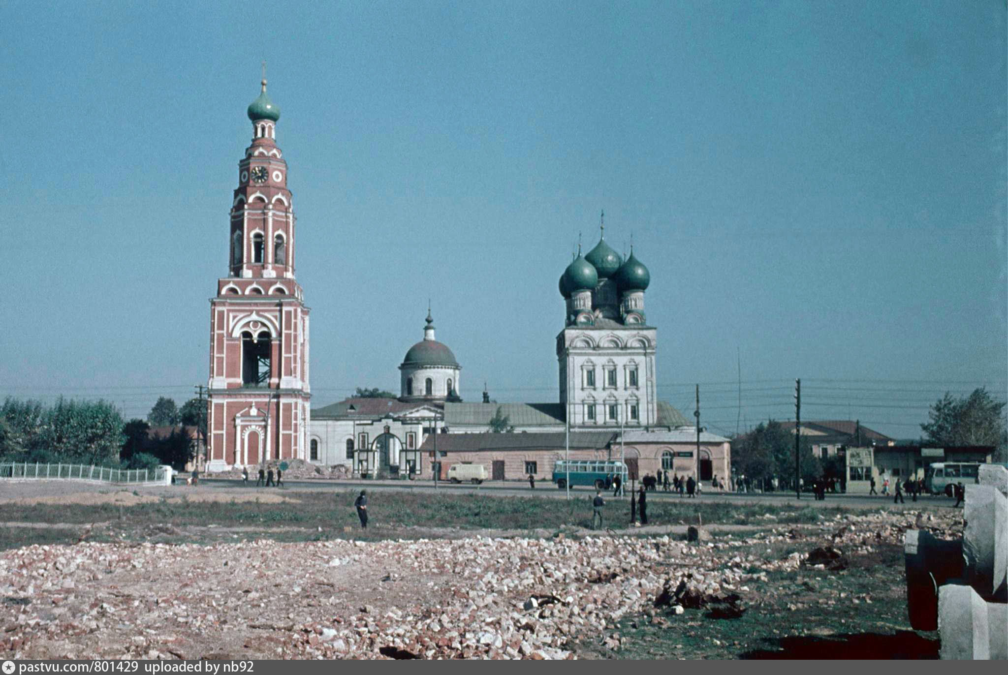 Бронницы храм архангела михаила. Храм в Бронницах. Колокольня Михаила Архангела Бронницы. Собор Михаила Архангела Бронницы старые фотографии.