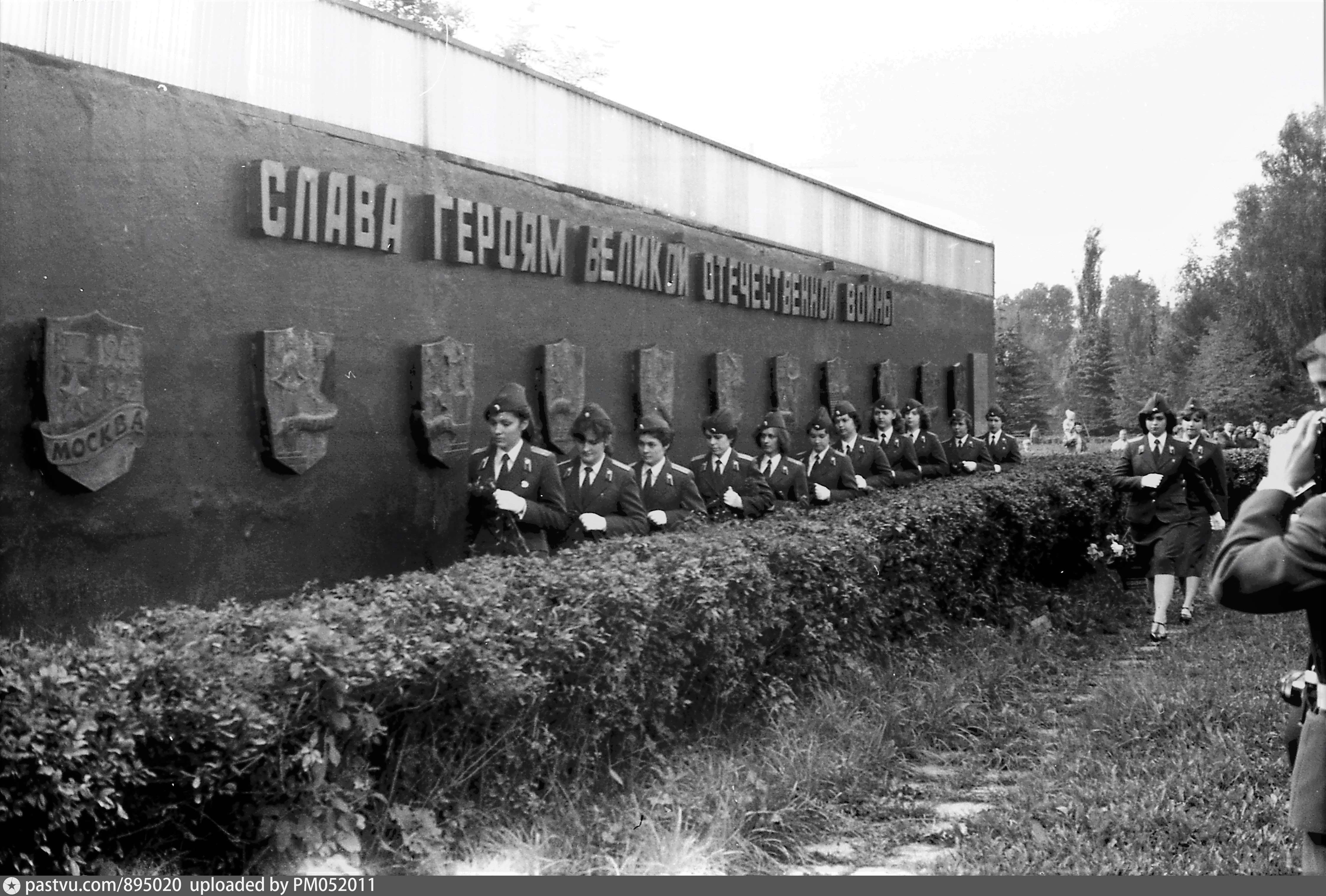 Локомотив 1980. Центральный стадион Тюмень 1980. Стадион Локомотив Рязань 1980-. Стадион Локомотив Свердловск 1980 год.