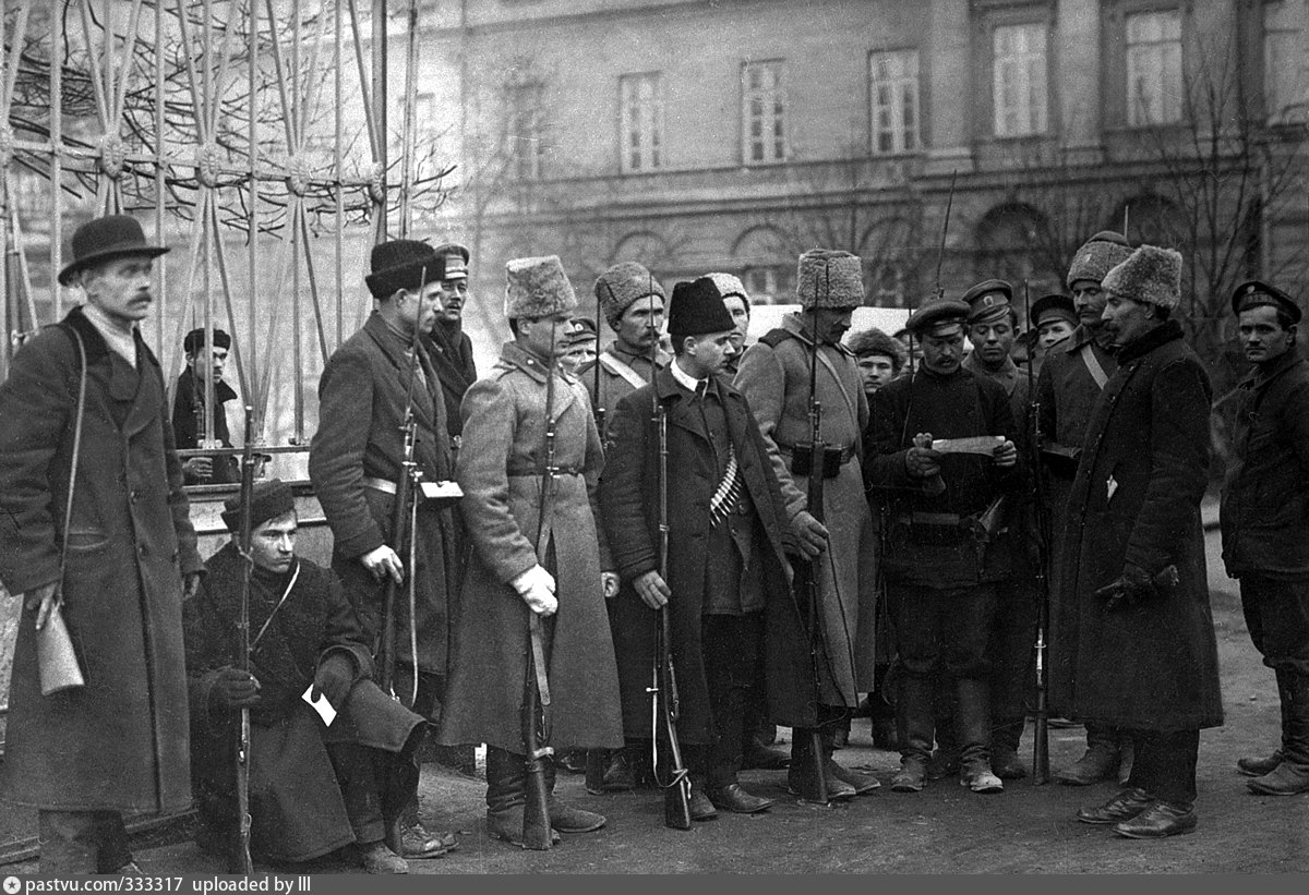 Рабочая революция. Смольный в 1917 году. Петроград в ноябре 1917 года. Гражданская милиция 1917. Революция 1918 года в России.