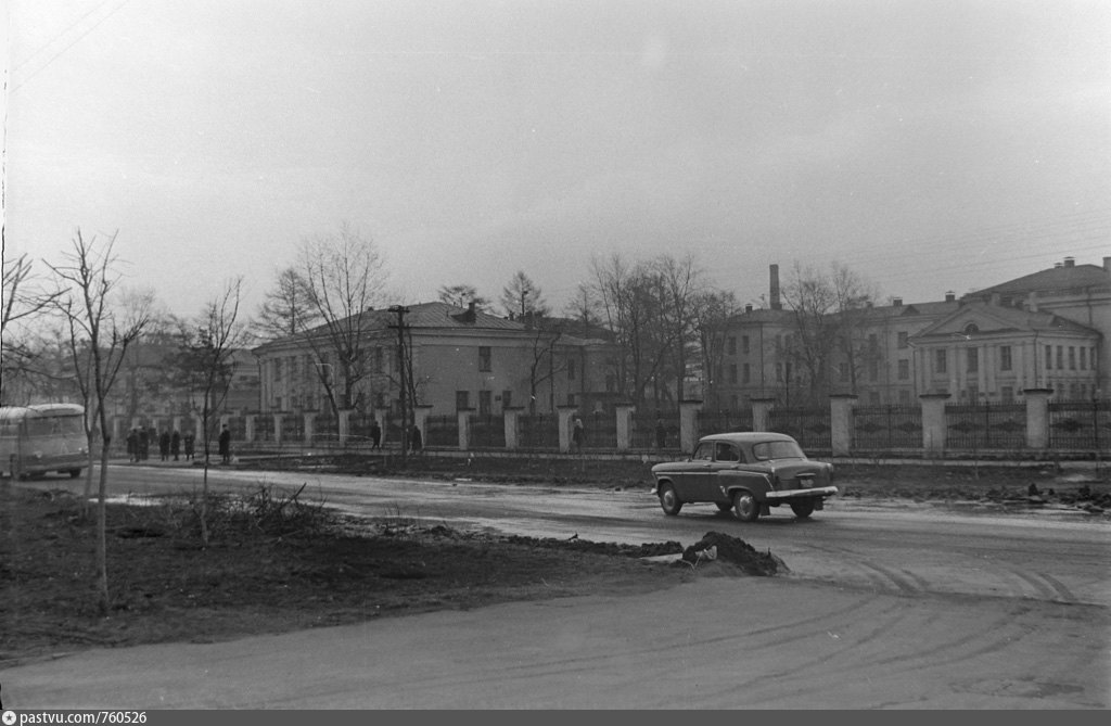 Вторая половина 1960. Улица Воровского Киров история. Октябрьский проспект в 1960. Областная больница г Кирова на улице Воровского. Застройка Кирова в 60 годы.