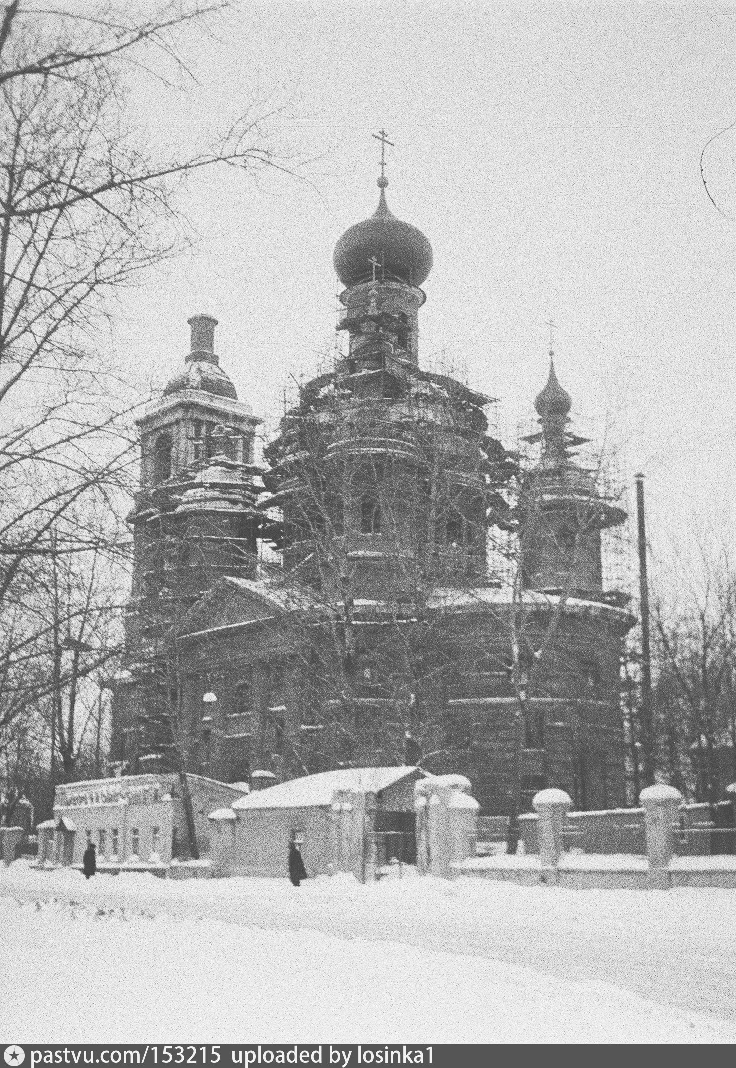 Храм у салтыкова моста. Храм Живоначальной Троицы у Салтыкова моста. Самокатная улица Москва. Храм введения во храм Пресвятой Богородицы у Салтыкова моста. Живоначальной Троицы у Салтыкова моста в Москве.