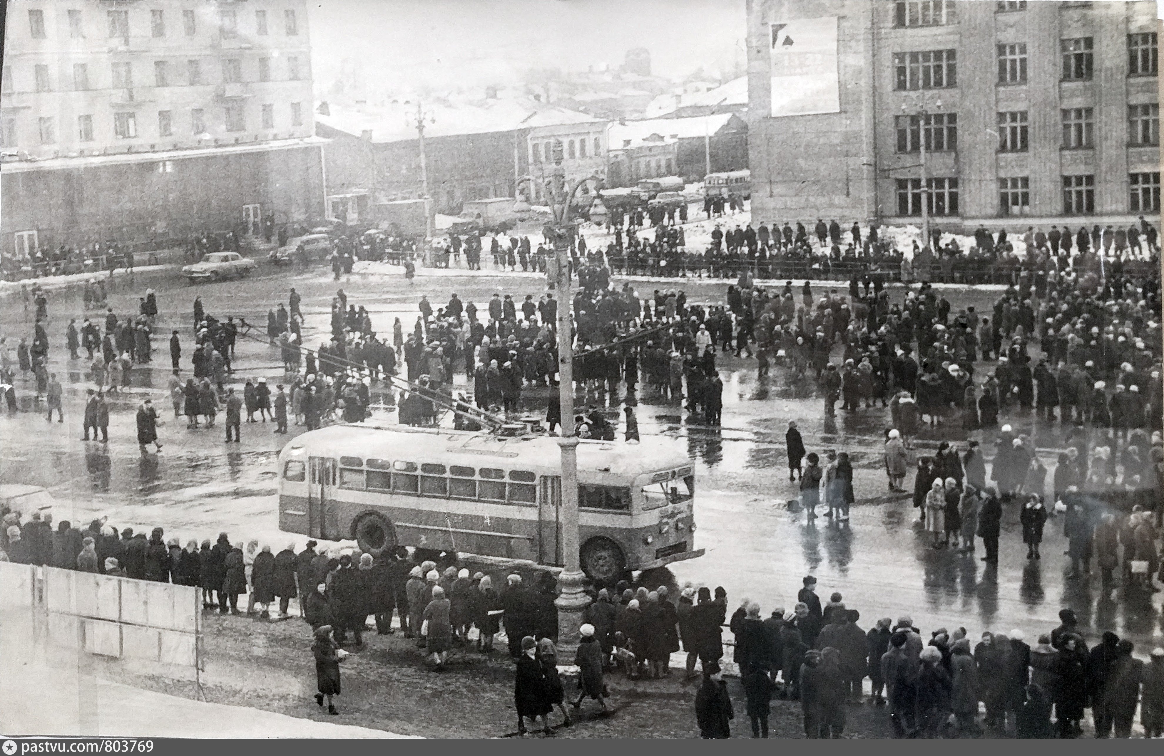 Фото 1968 года. Пермь 1968 год. 1968 Год события в России. Встреча Космонавтов в Перми. Встреча Павла Беляева и Алексея Леонова.