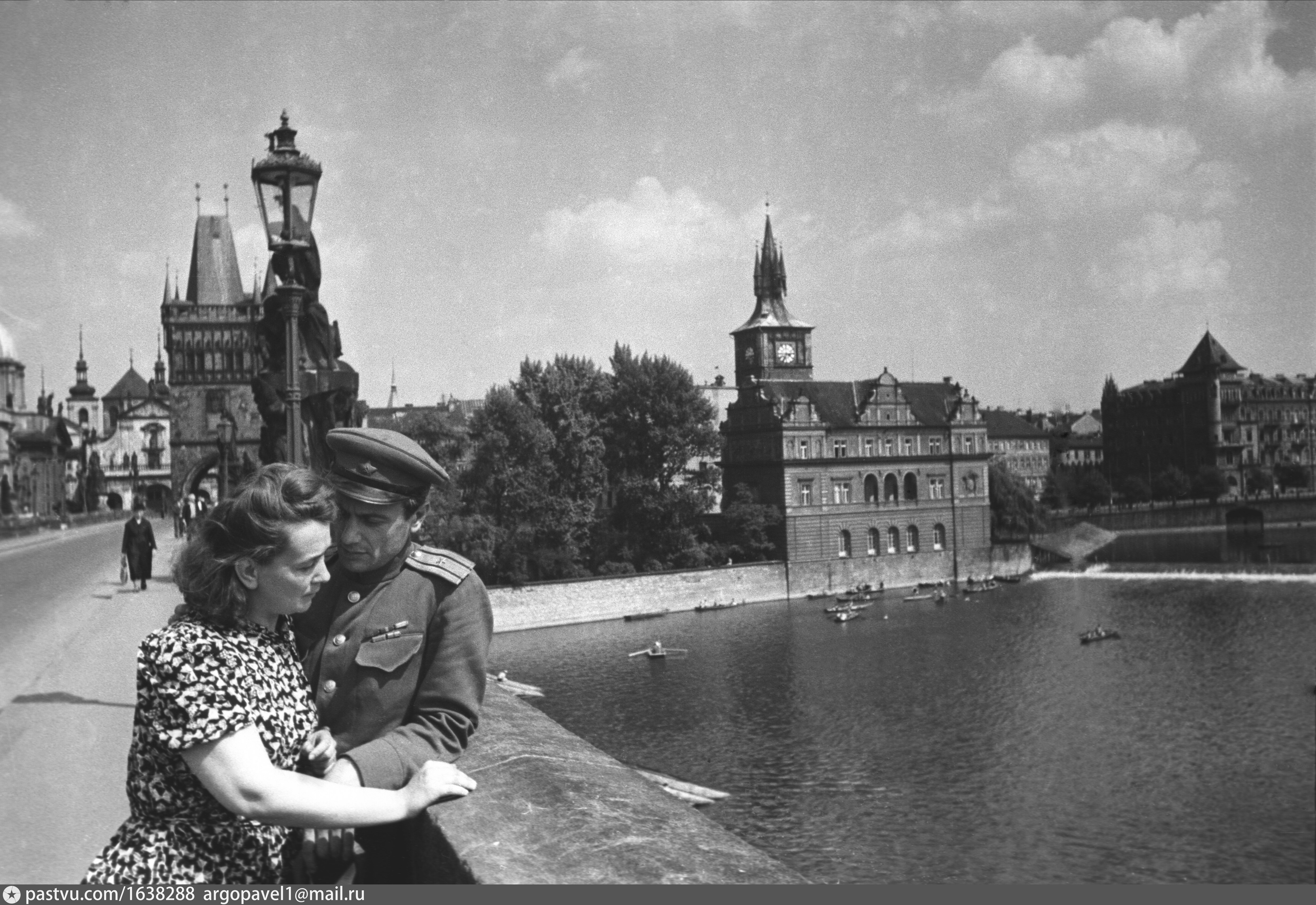 Перед войной. Наталья Боде фотокорреспондент. Наталья Боде фотокорреспондент ВОВ. Евгений Долматовский Берлин 1945. Евгений Долматовский и Наталья Боде.