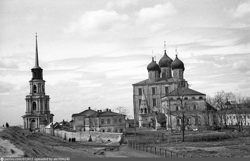 Рязань время. Успенский собор Старая Рязань. Успенский собор Рязань до революции. Успенский собор в Рязани чб. Старая Рязань Кремль.