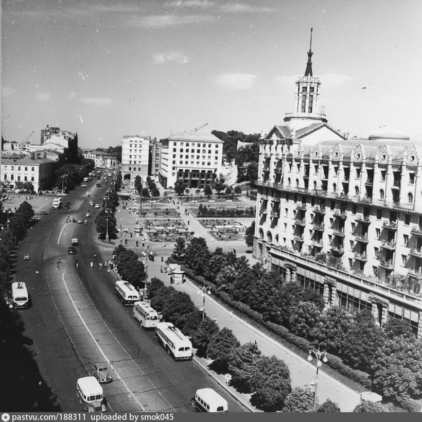 Киев история. Киев Крещатик 1950. Крещатик 1960. Киев площадь Калинина 1950 е. Киев 1960е.