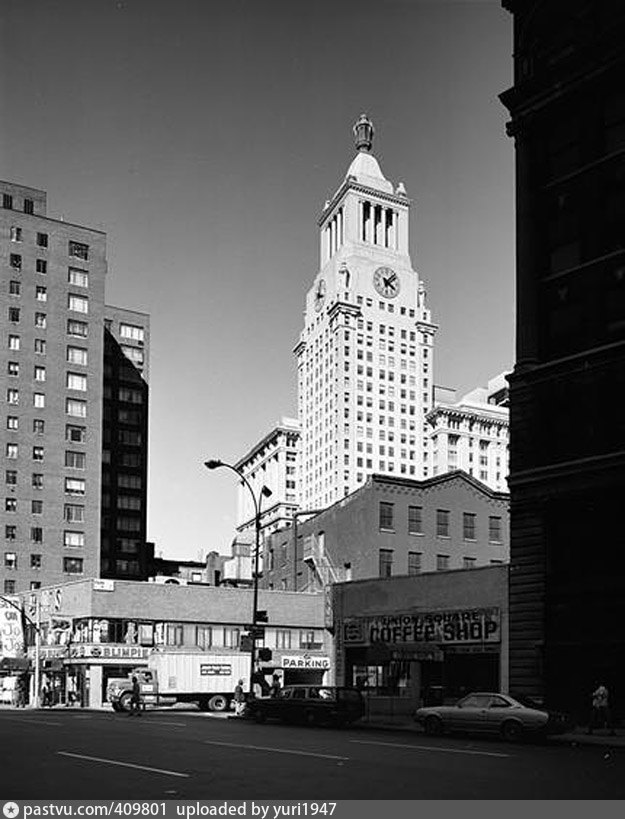 Tower of the Con Ed building seen from Fourth Avenue and 13th Street