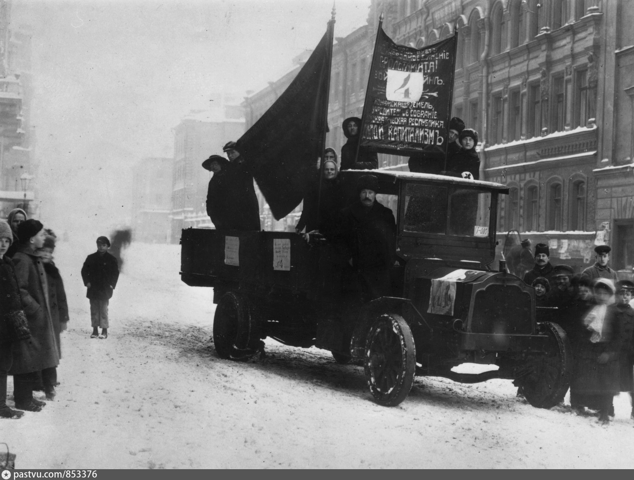 Революция пришла. Агитатор 1917. Машины Большевиков.