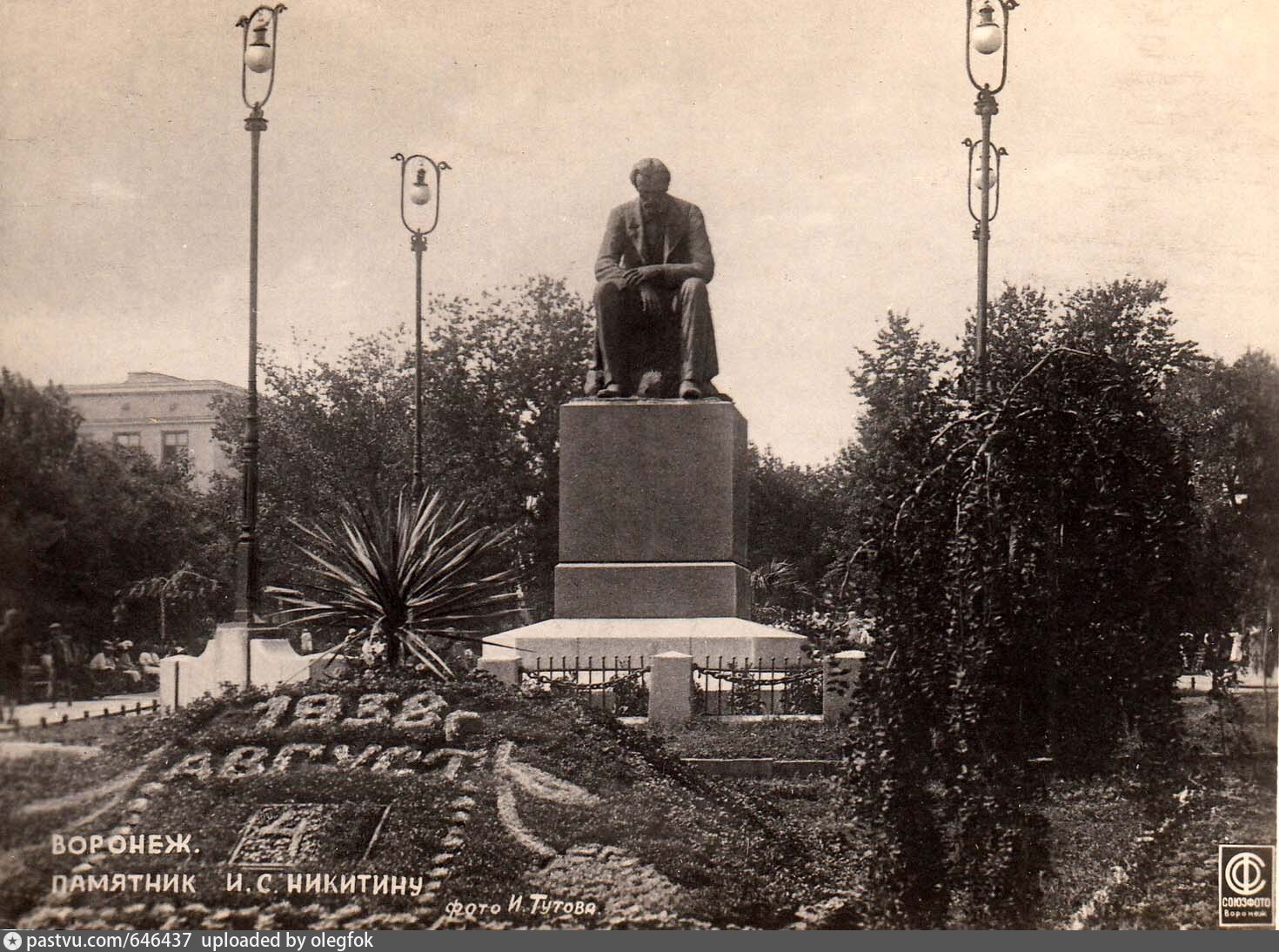 Памятник никитину в воронеже фото