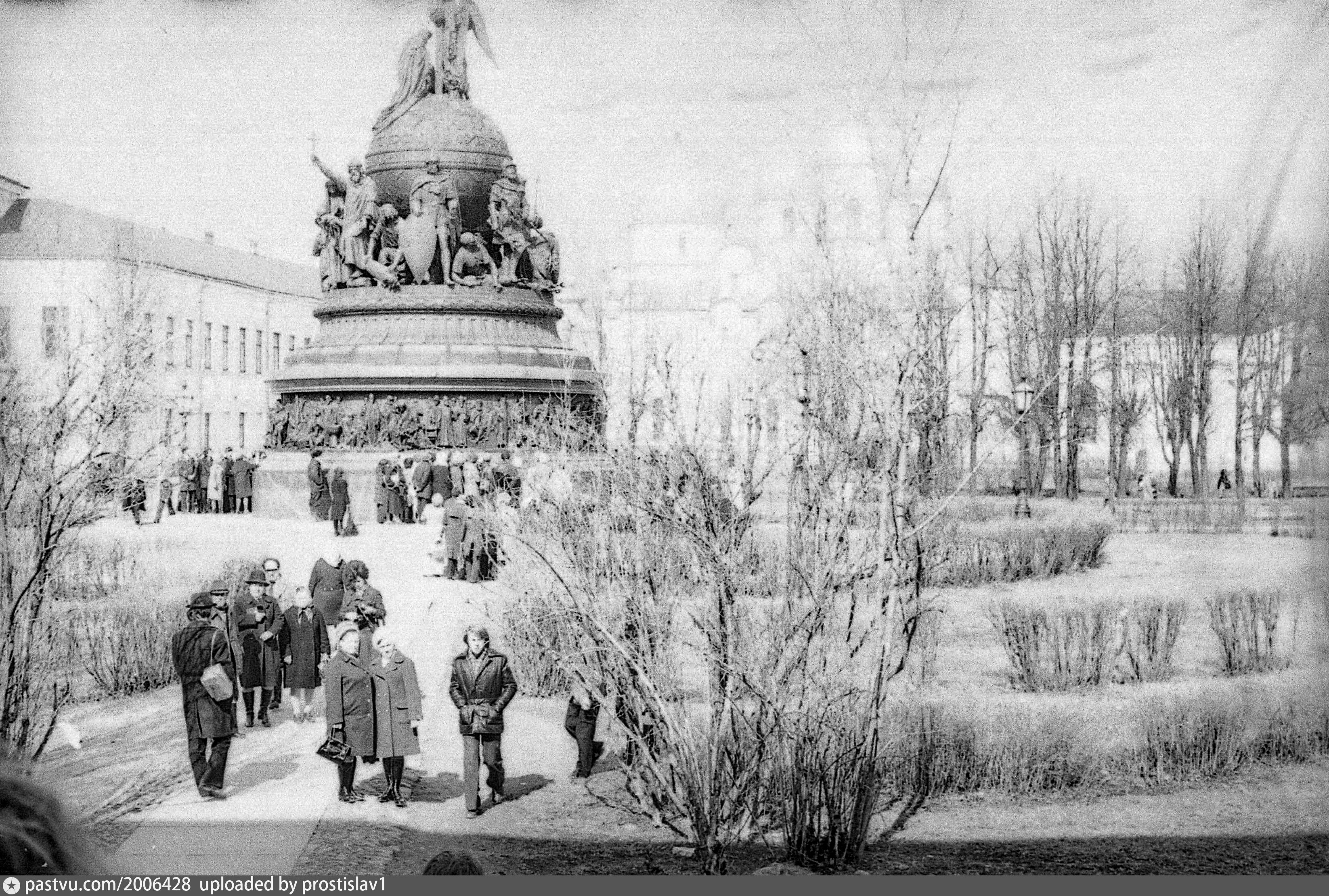 Великий Новгород памятник тысячелетие России разрушение