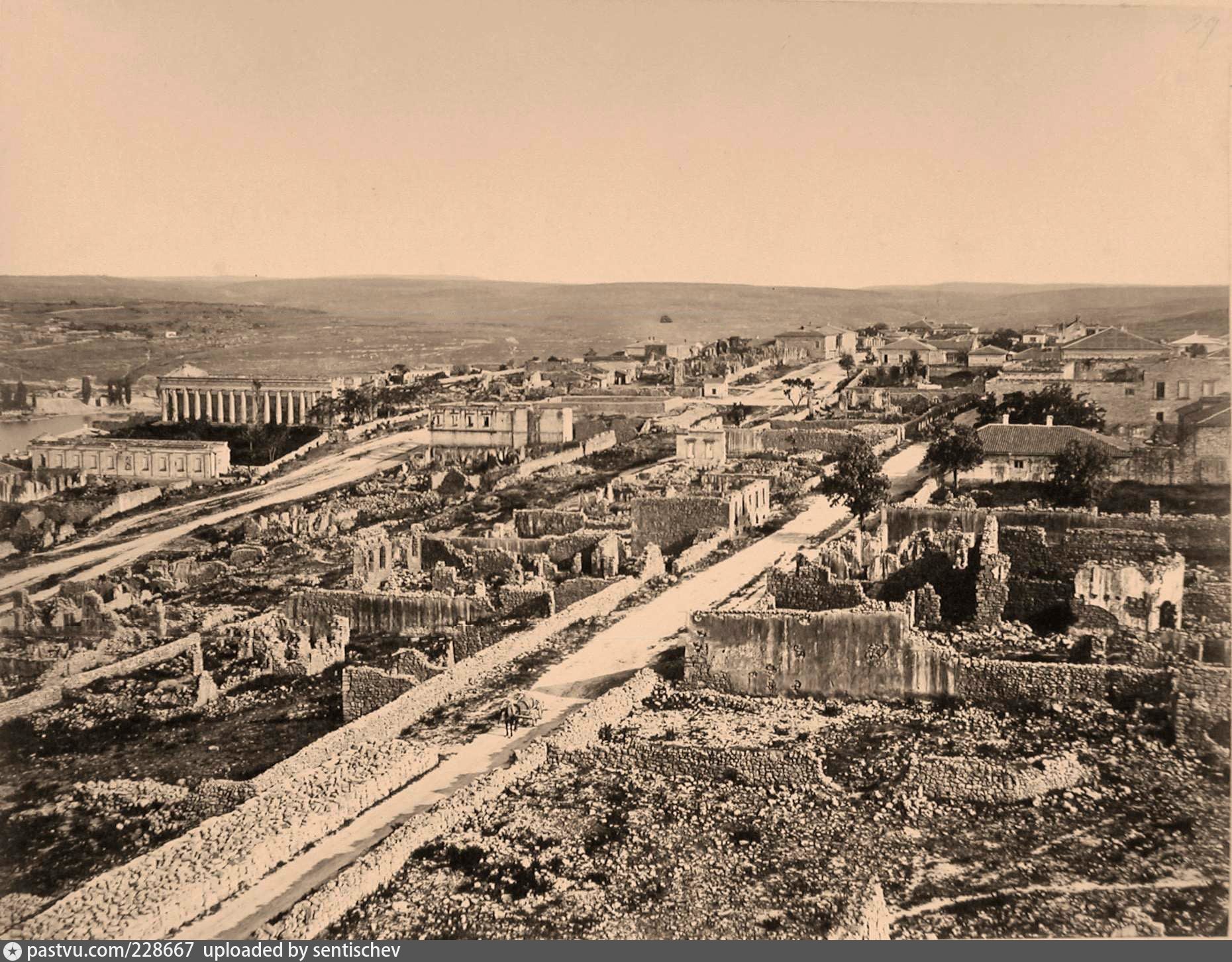 Город севастополь изначально развивался как. Разрушенный Севастополь 1855. Севастополь 19 век. Севастополь в 1854 город. Севастополь до войны 1854.