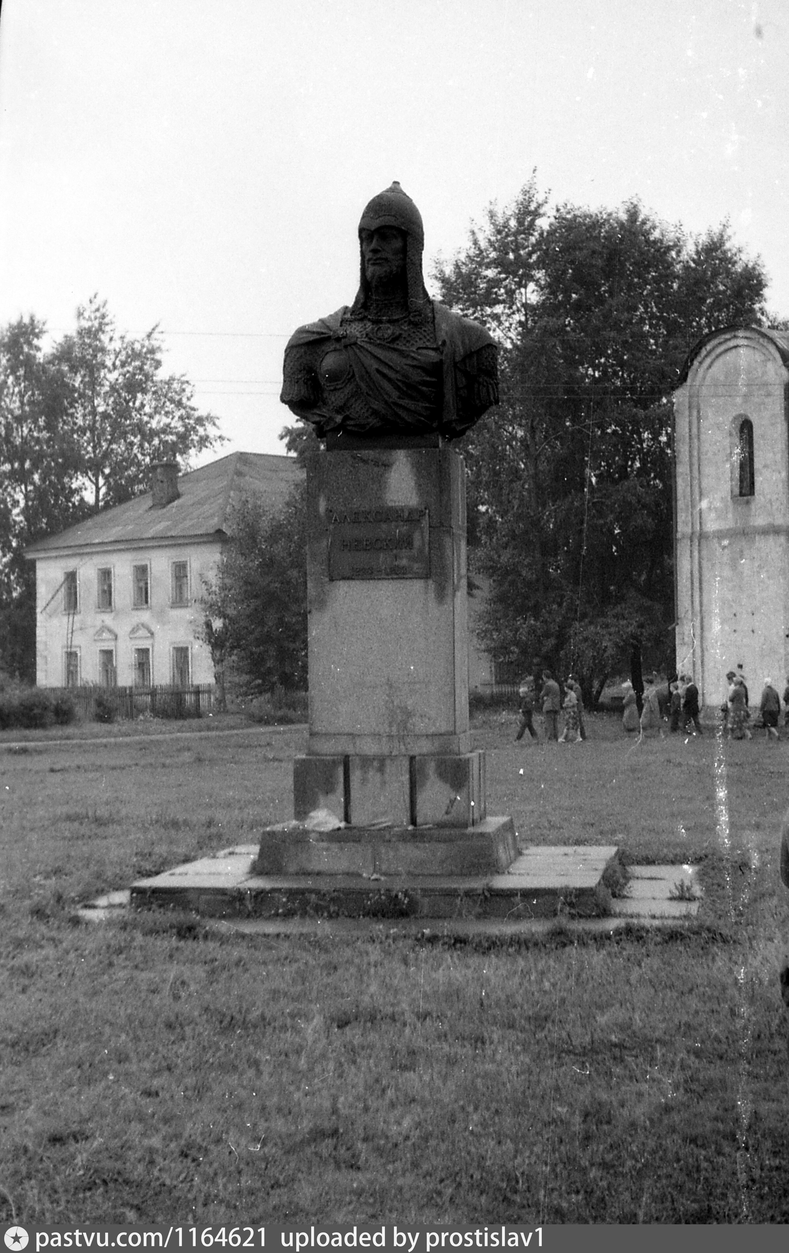 Памятник александру невскому в пскове на карте фото