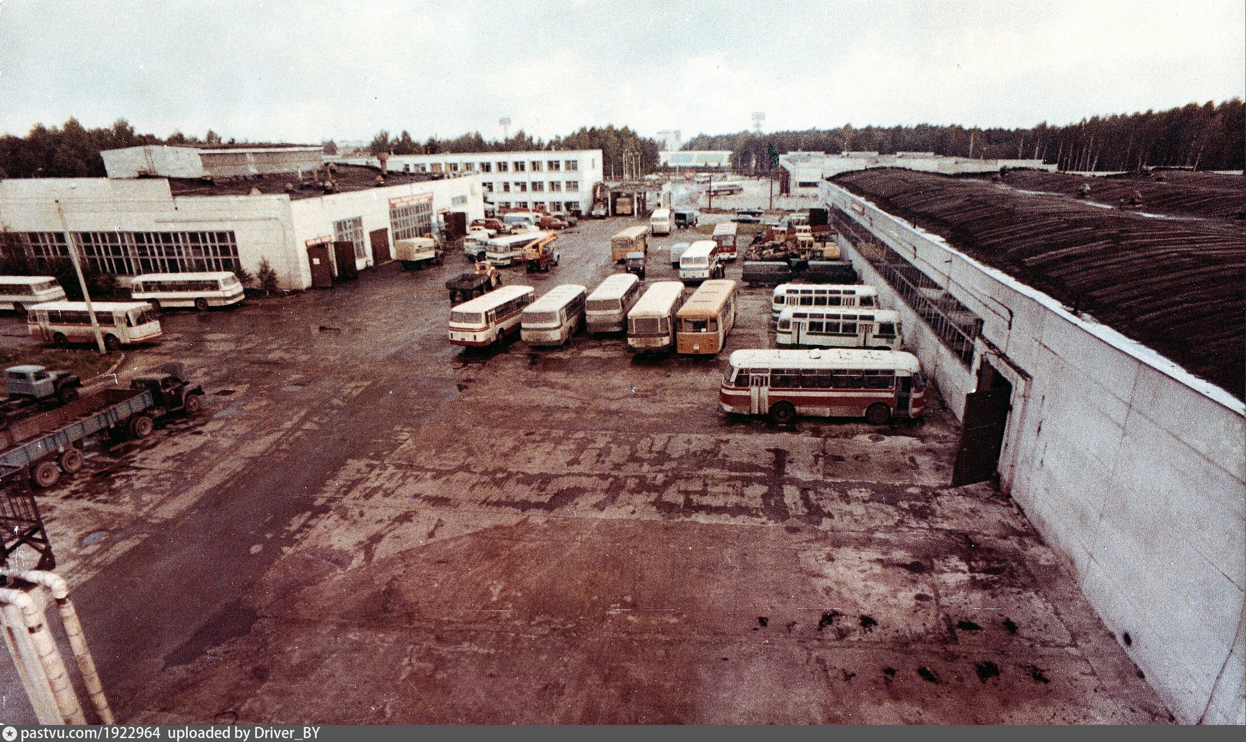 Маленькие автобазы. Грузовое АТП СССР. Автобаза г Горький 1980. Соликамское АТП 90е. Автотранспортное предприятие автобаза.