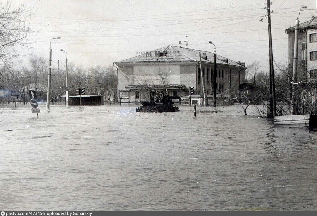 Вода в кургане 1994