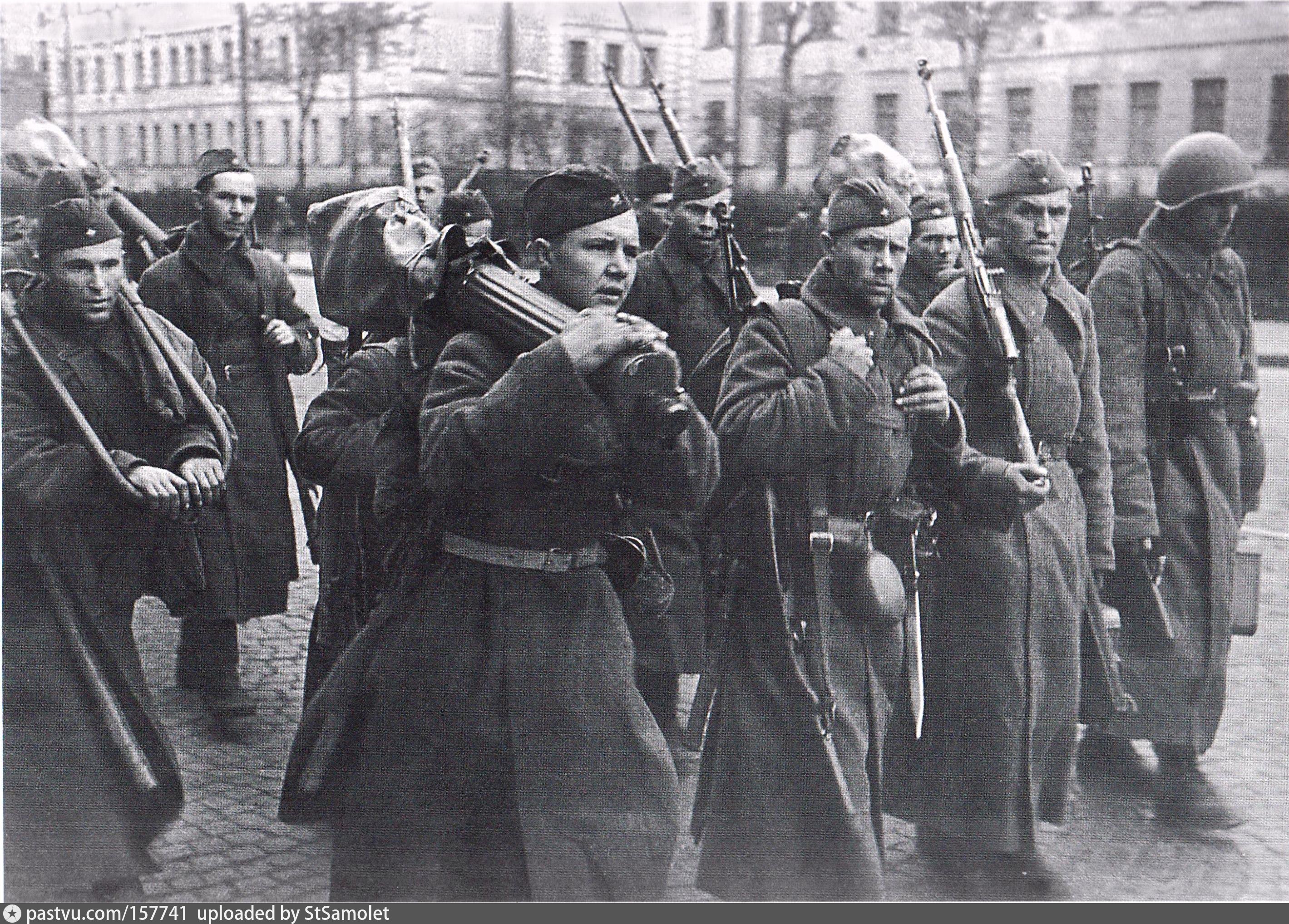 Это было в самом начале войны. Ленинград в Великой Отечественной войне в 1941. Блокада Ленинграда солдаты.