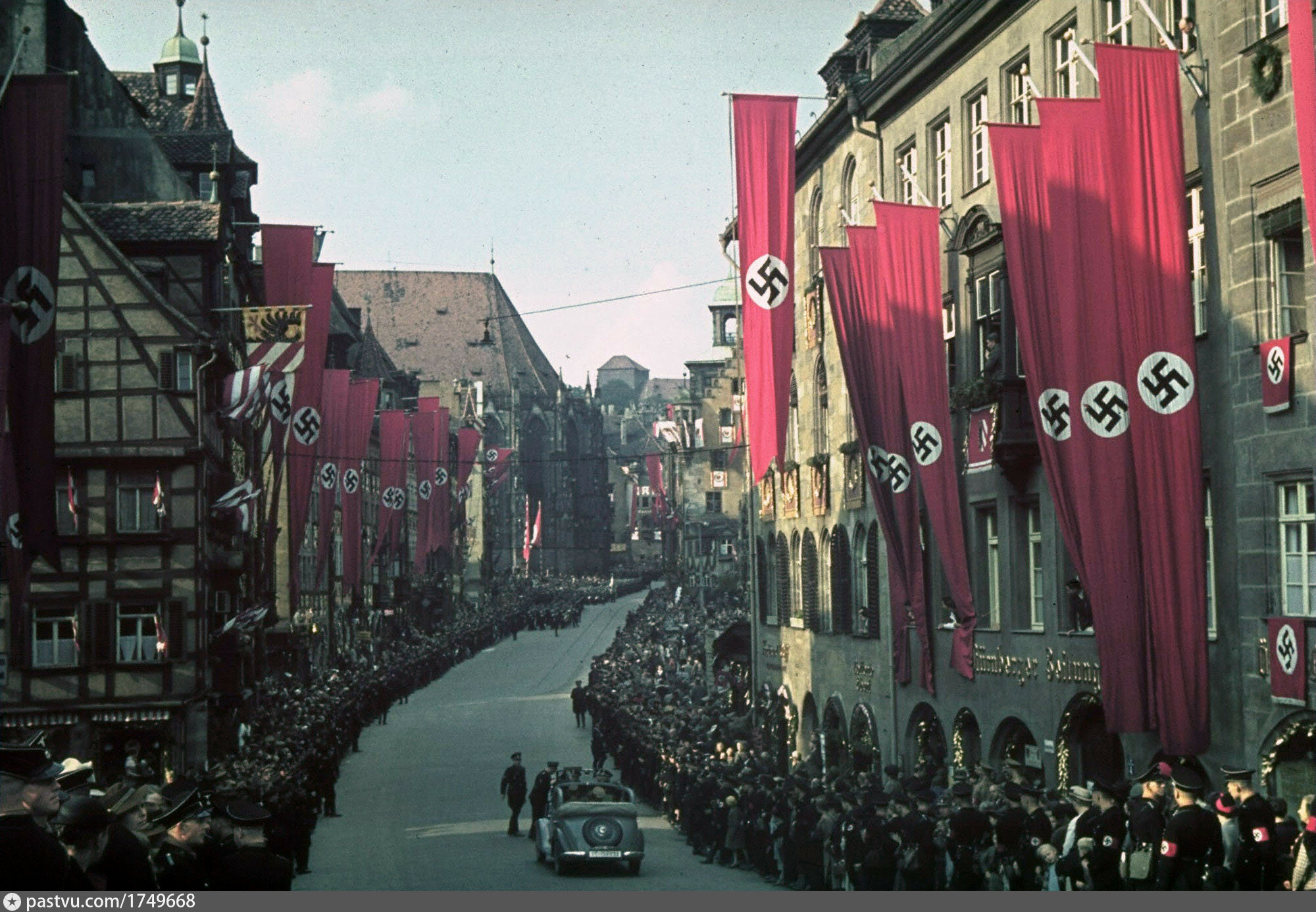 Фашистская германия годы. Берлин 1938 Германия Гитлера. Гитлеровская Германия третий Рейх. Нюрнберг третий Рейх. Берлин в цвете 1938.