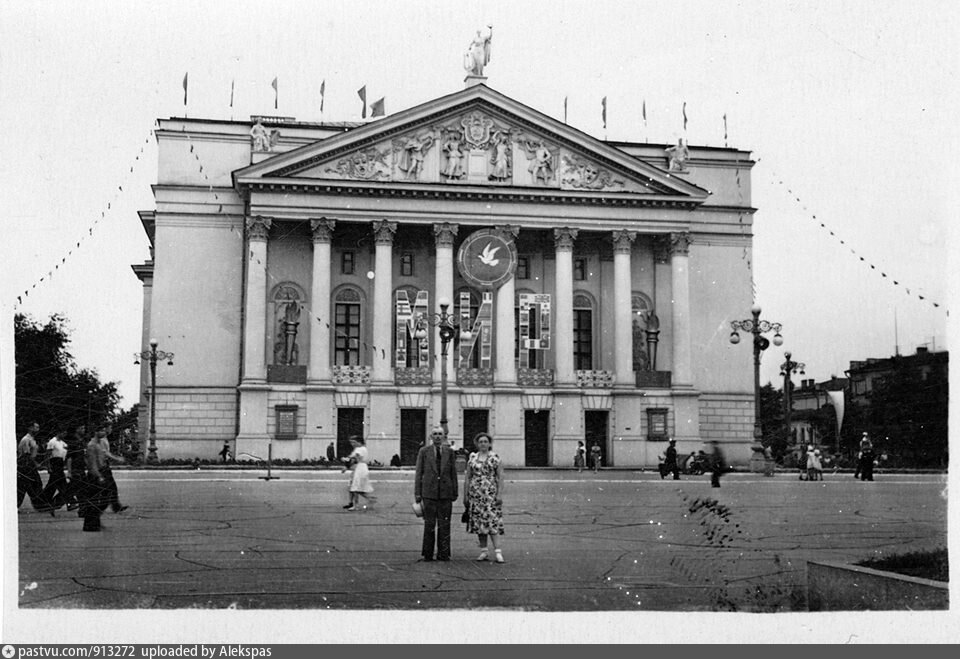 Театр старые фото. Оперный театр Казань 1939. Театр оперы и балета Воронеж 1931 год. Театр оперы и балета Воронеж 1960. Театр оперы и балета Воронеж 1940 год.