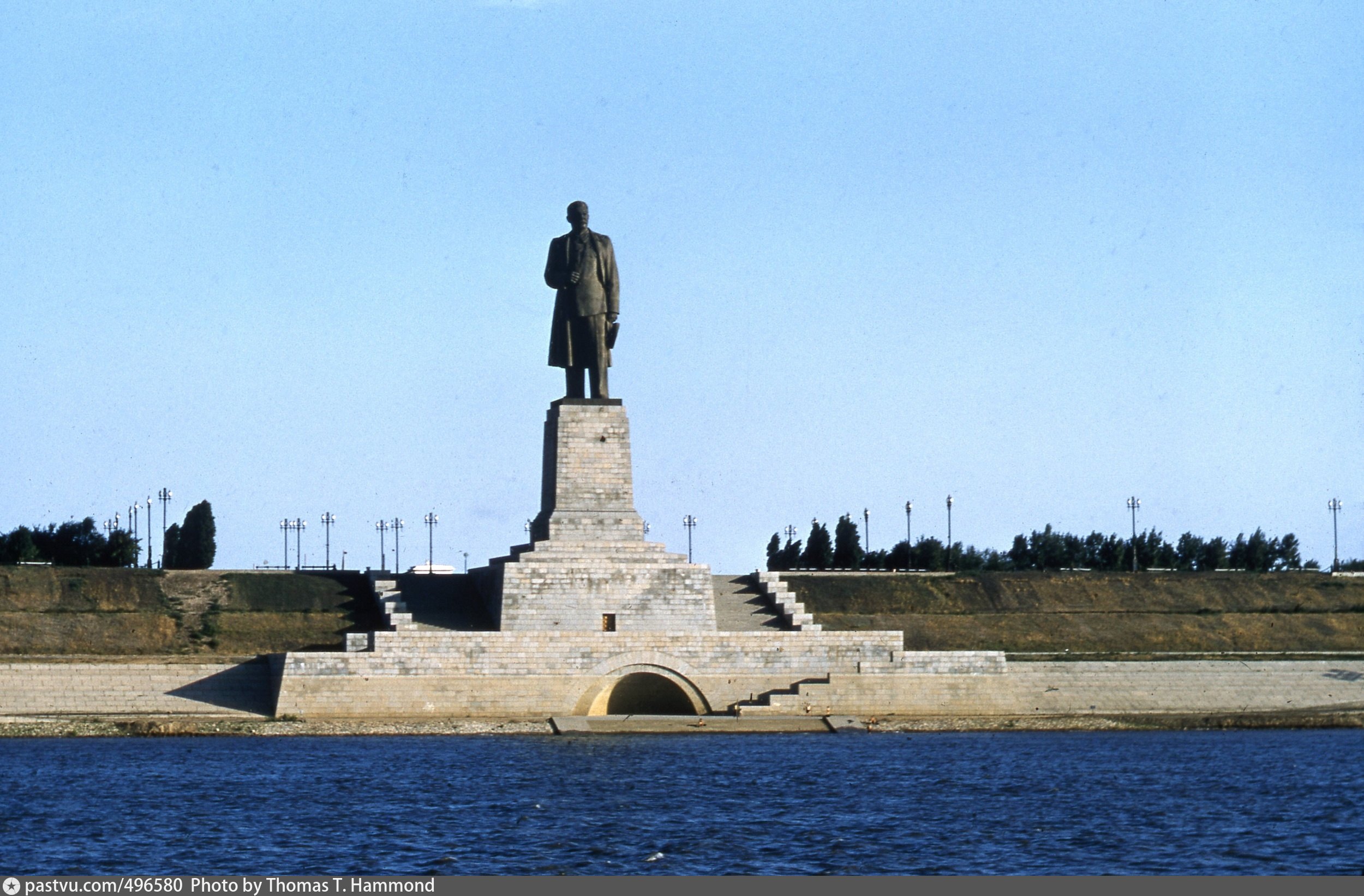 Памятник Сталину Волгоград Волго-Донской канал