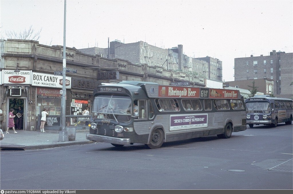 Bainbridge Avenue & Eats 206th Street