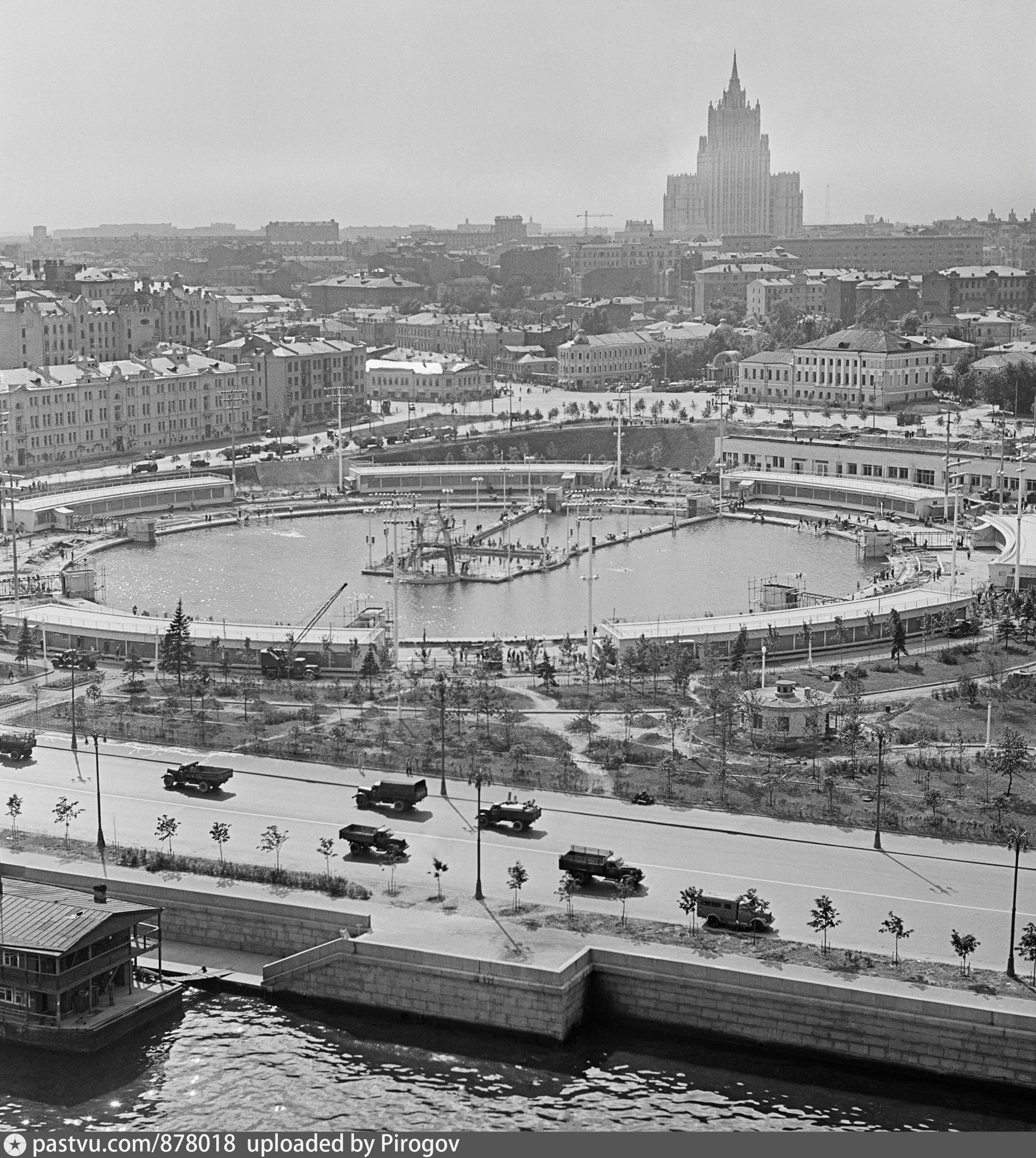 Бассейн "Москва", 1960. Фото Н. Грановский