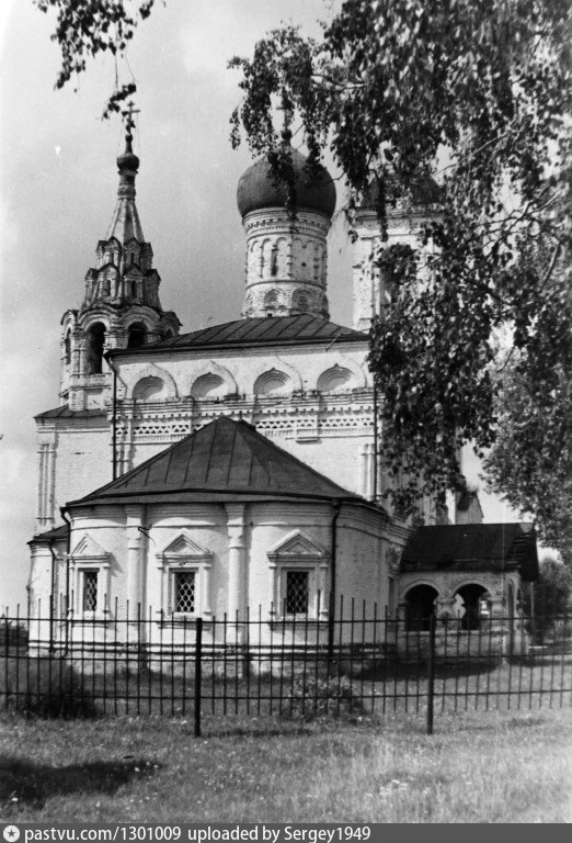 Храм в дмитровском красногорский. Церковь Дмитрия Солунского Ярославль. Храм Дмитрия Солунского Щитниково. Храм Дмитрия Солунского Дмитровск. Дмитровский Погост. Церковь Димитрия Солунского..