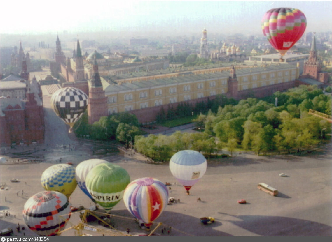 Музей воздушных шаров в санкт петербурге. Манежная площадь 1992. Фестиваль воздушных шаров на красной площади в 1993 году. Манежная площадь 1998. Парад воздушных шаров.