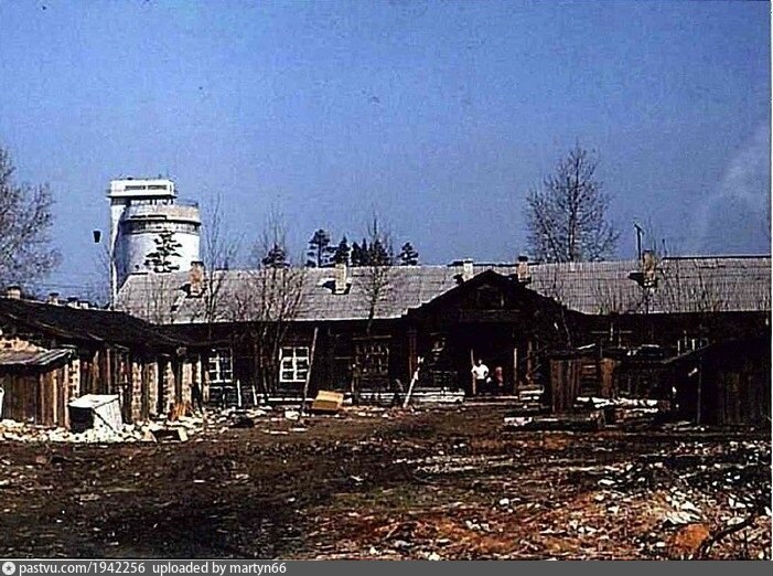 Барак гомель. Уралмаш Екатеринбург Барак. Жилые бараки Уралмаш Соцгородок. Уралмаш 80-х. Уралмаш 1930.