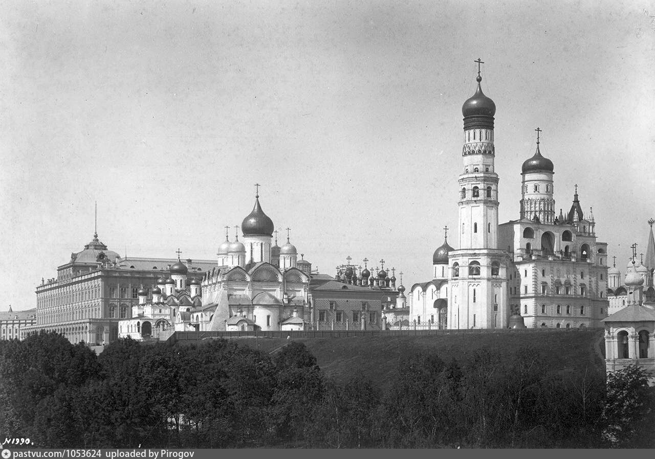 Старая соборная площадь. Успенский собор в Москве в 20 веке. Москва Успенский собор XIX век. Московский Успенский собор 1917. Соборы Московского Кремля 20 век.