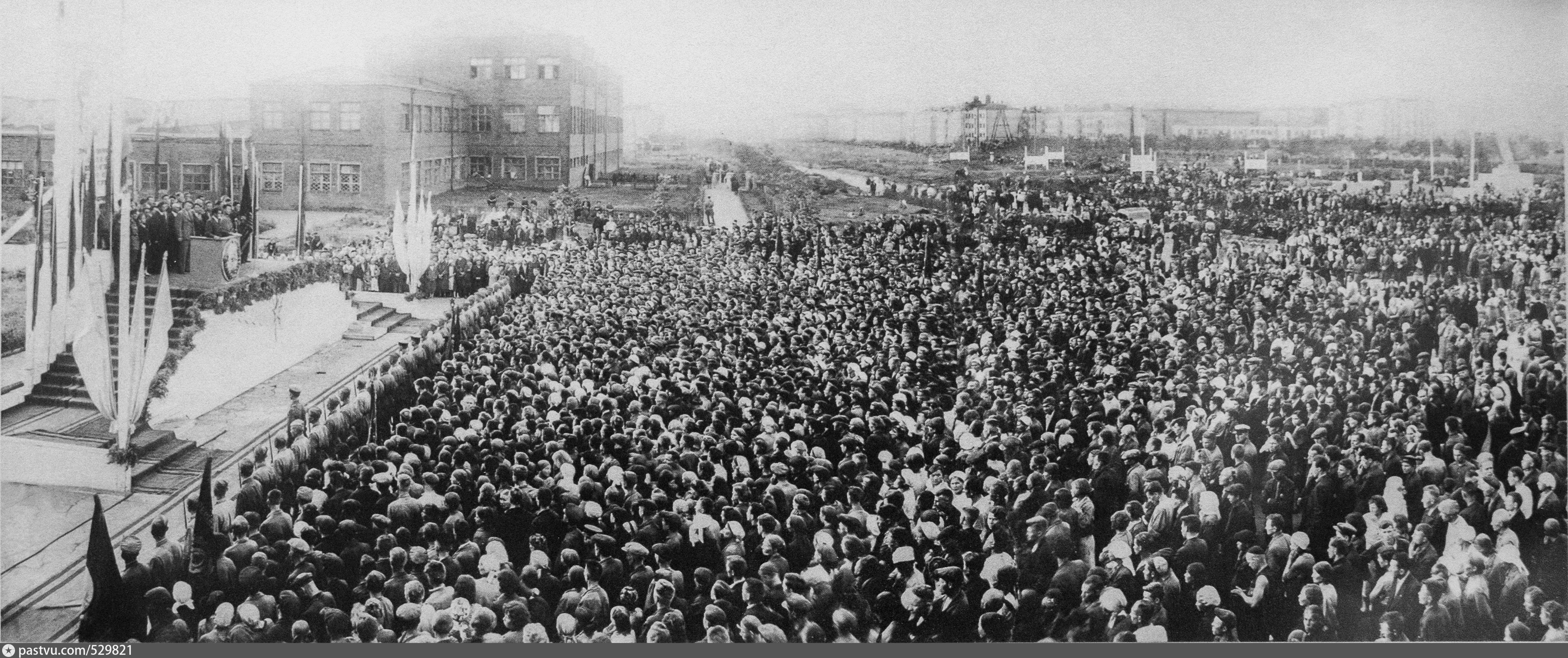 Пермь в годы великой отечественной. Пермь 1941-1945. Уфимский моторостроительный завод 19 века. Мотовилихинские заводы в годы вов. Пермь 1941.
