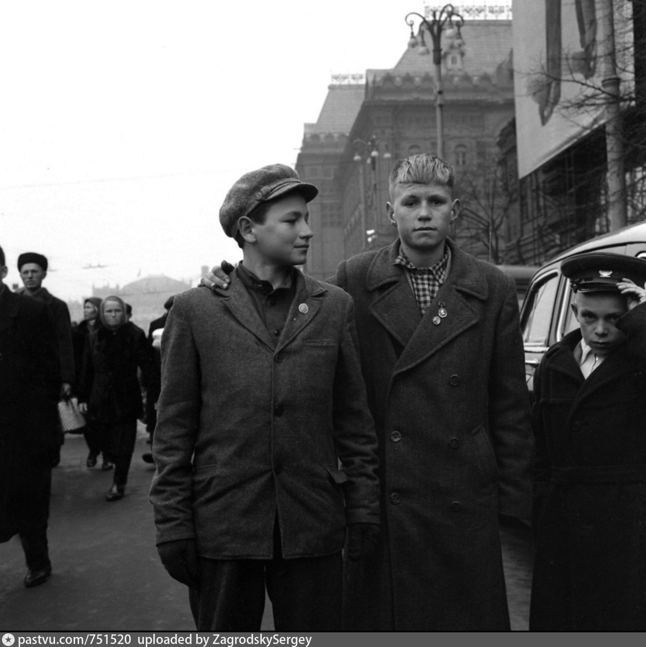 Фото 1969 года. СССР 1969. 1969 Год. 1969 Год СССР. Мужская пальто 1960 годов СССР.