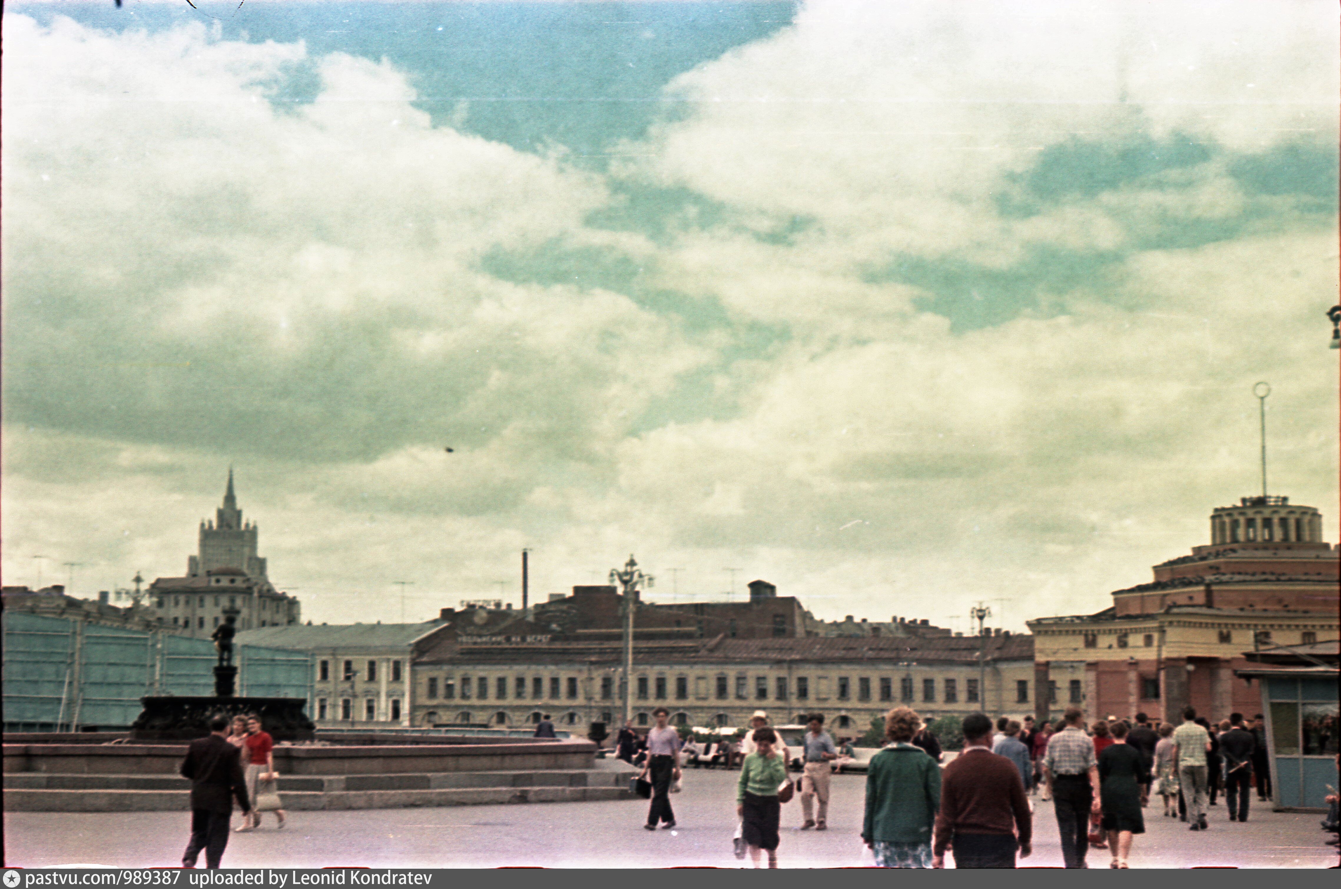 Арбатская площадь 1. Арбатская площадь 1920 годы. Арбатская площадь Москва с высоты. Ярмарка на Арбатской площади. Художественный арбатская площадь 14