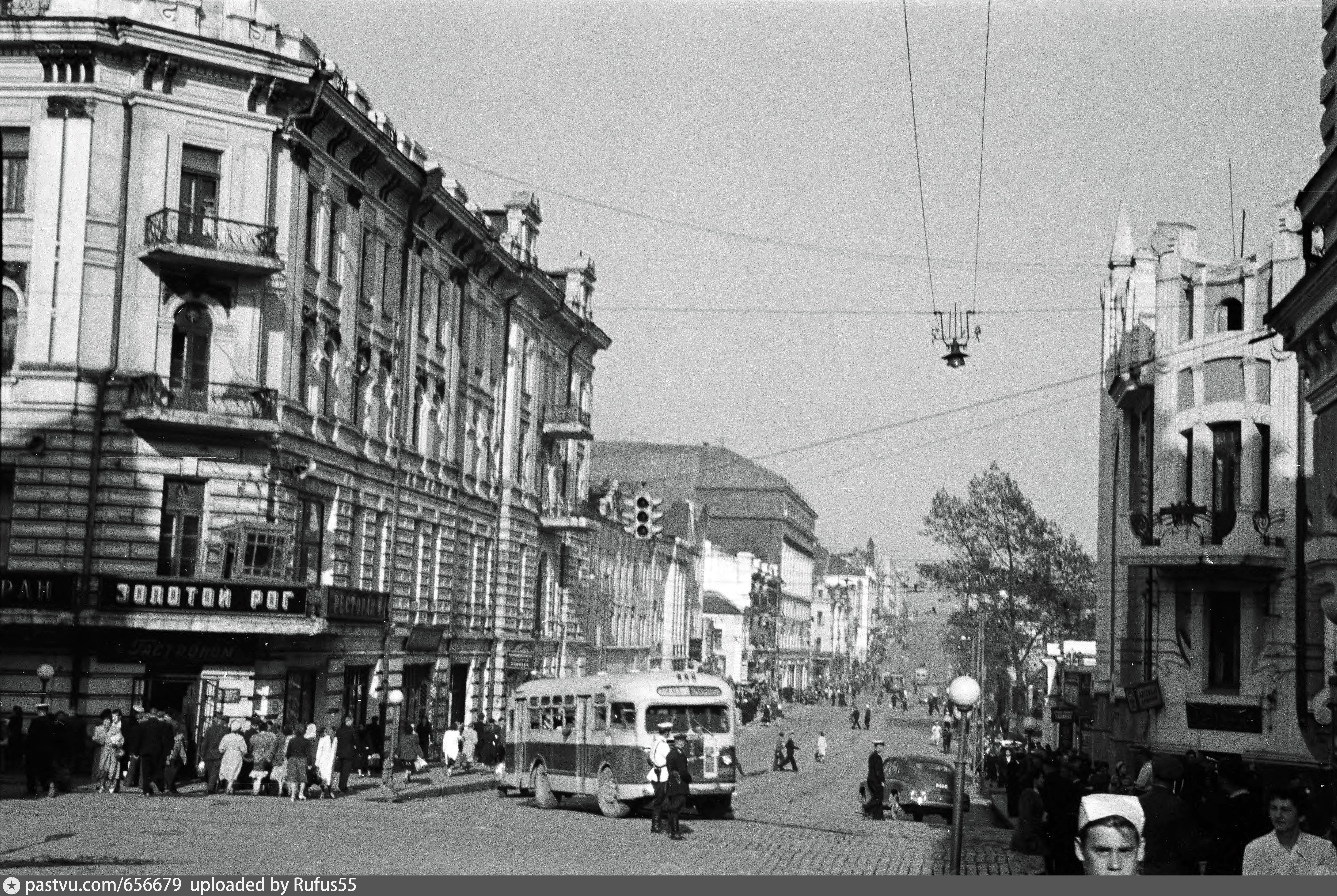 Старый владивосток. Владивосток 1950. Владивосток 1950 год. Владивосток 1950 год фото. Доходный дом Фридлянд.