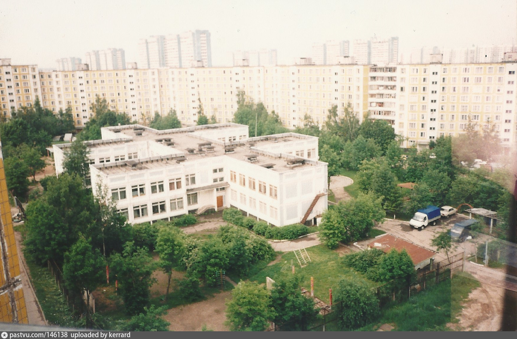 Новоясеневский проспект 13к2. Новоясеневский проспект 13к2 сад. Новоясеневский проспект дом 13 корпус 2. Новоясеневский проспект 15 корпус 2.