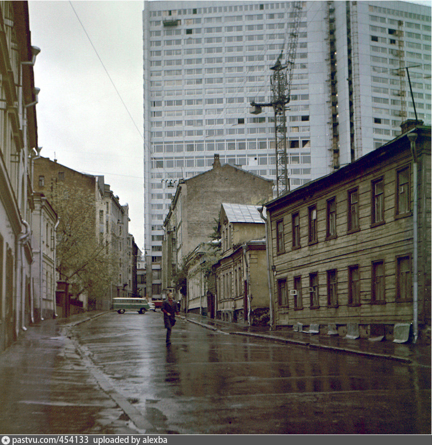 Фото старых улиц москвы. Улица новый Арбат в 1968 году. Арбатский переулок Москва. Старый Арбат дворы Москва 60-х. Улица Арбат 1960.