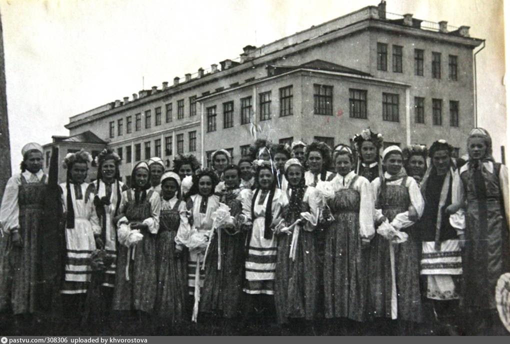 Женская школа. Тюменская женская школа. Старые школы Тюмени. Тюмень школа 6 старое фото. Тюмень школа 21 старые фото.