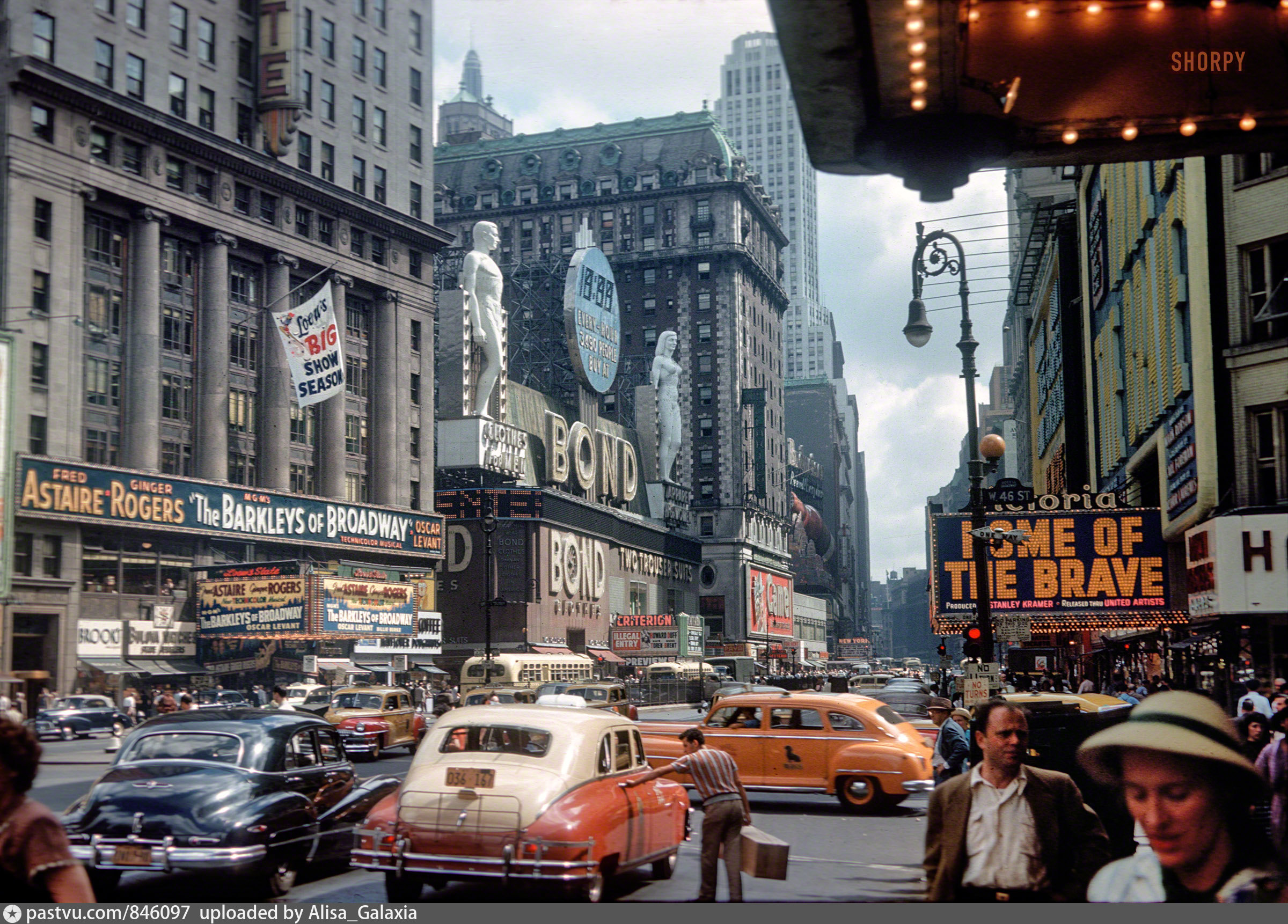 Америка 60 70. Нью-Йорк Манхэттен Бродвей. Нью Йорк 1950-е. 50 Е В Нью-Йорке. Бродвей Таймс сквер.