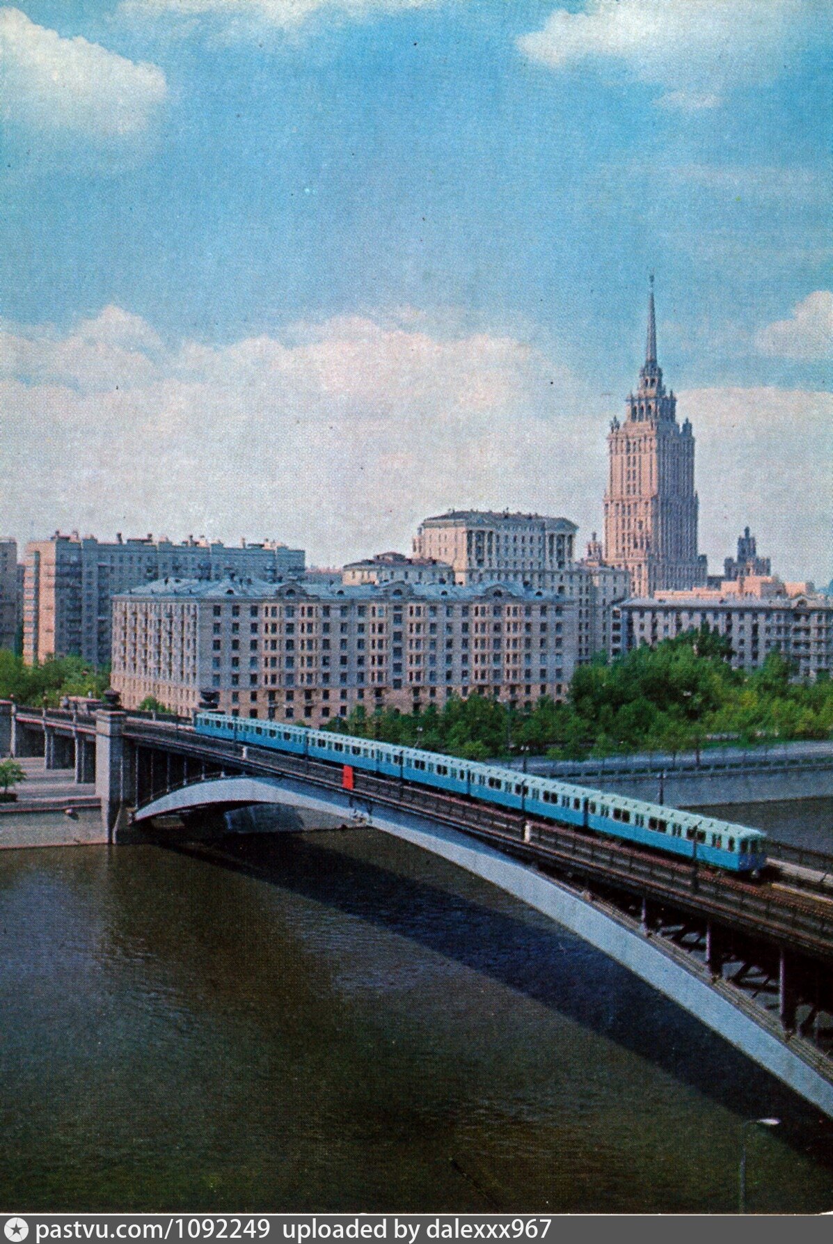 метро на мосту москва