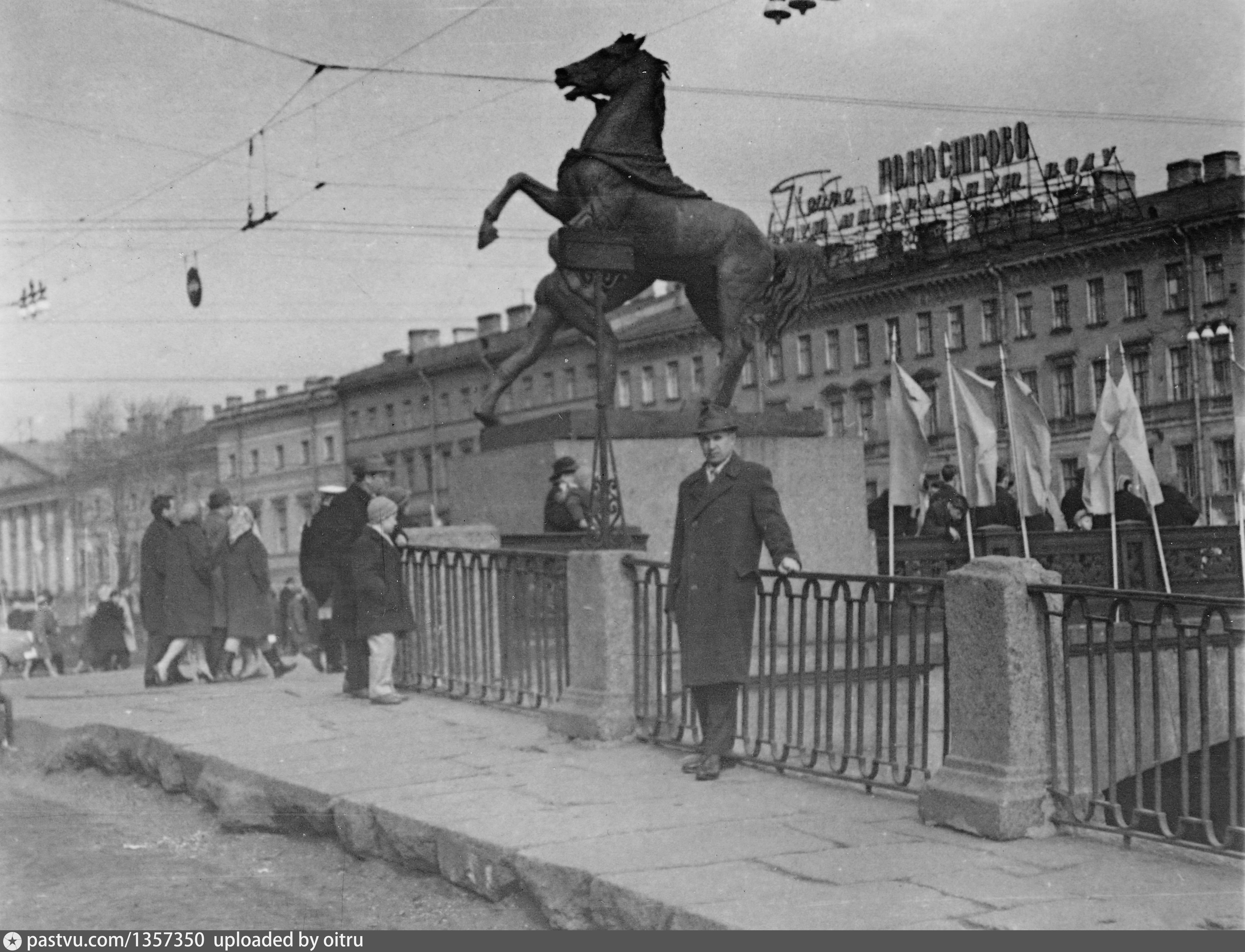 Аничков мост сыктывкар. Аничков мост фото Сыктывкар.