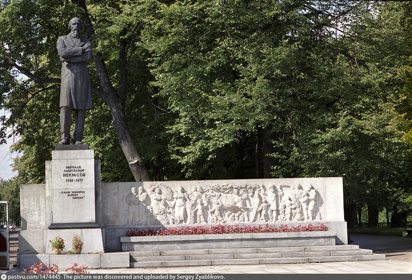 памятник некрасову в санкт петербурге