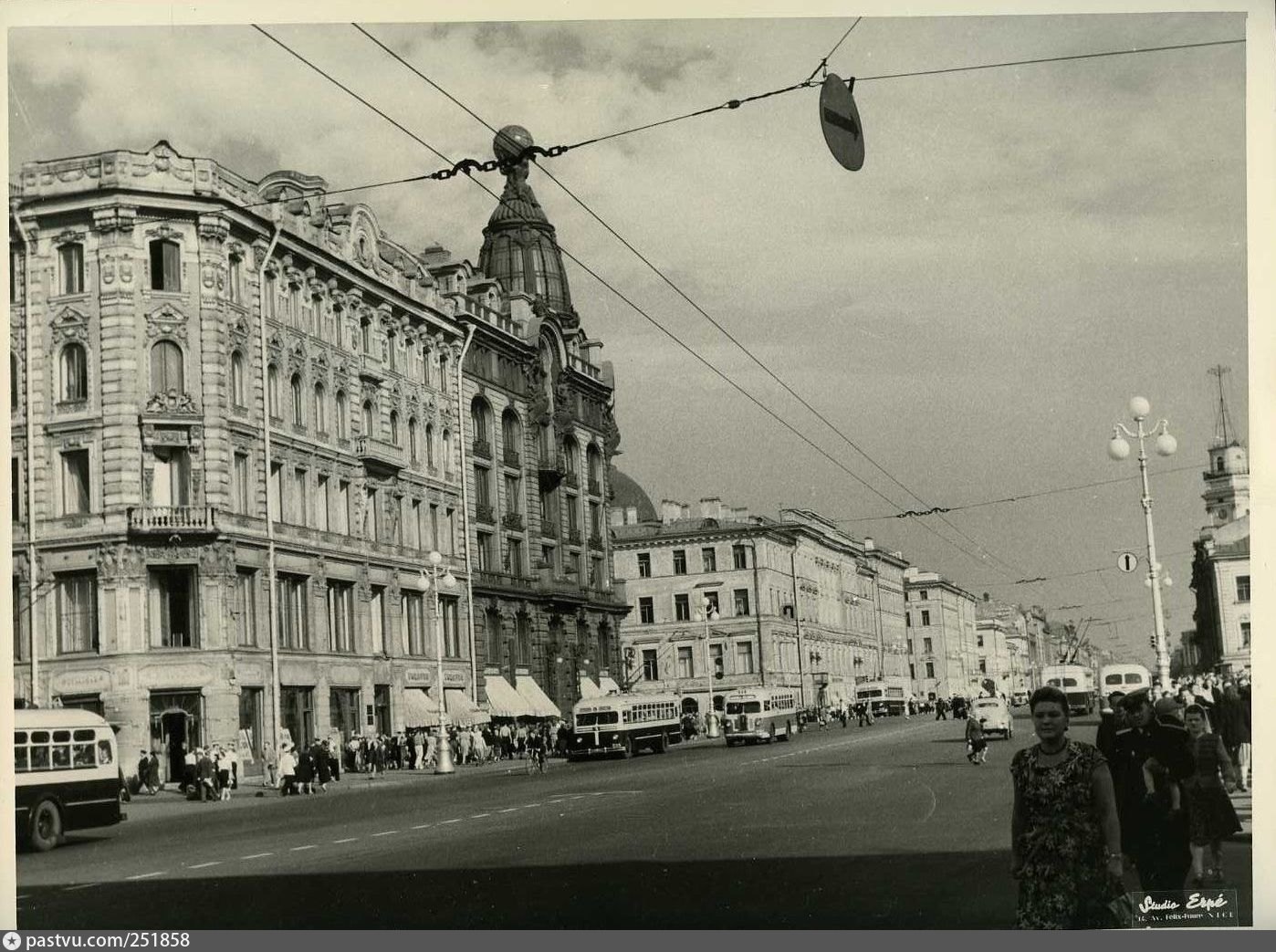 Воспоминания о xx веке. Невский 1950е здания. Невский проспект в 1950 Ленинград. Невский проспект 30-е годы. Невский проспект 1930 год.