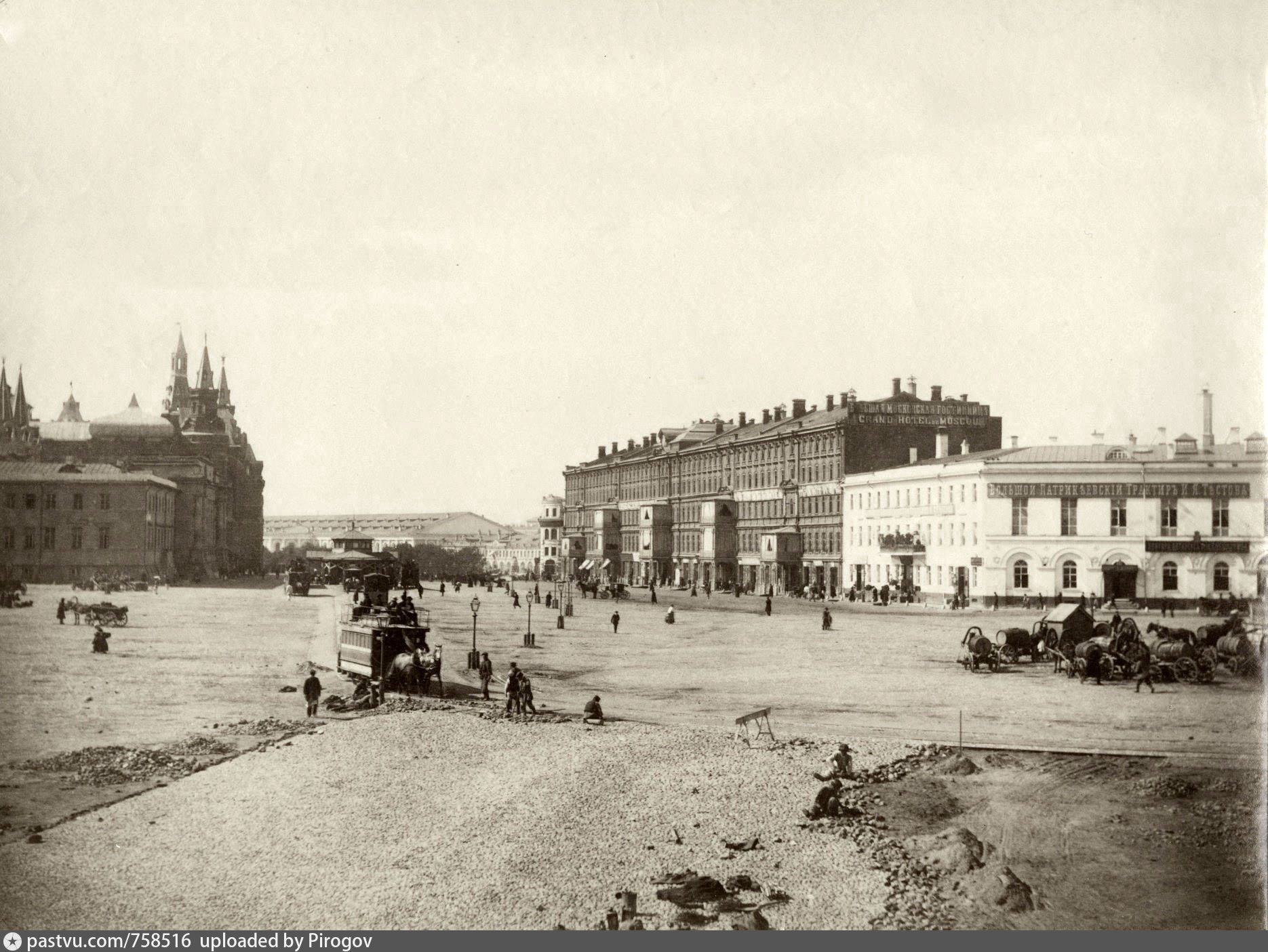 Фотографии какого века. Воскресенская площадь в Москве 19 век. Трактир Тестова в Москве до революции. Воскресенская площадь 19 век. Охотный ряд 19 век Москва.