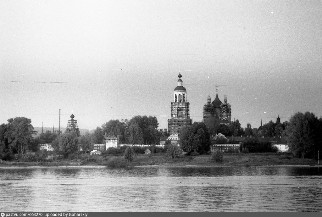 Церковь Ильи пророка и Толгский монастырь